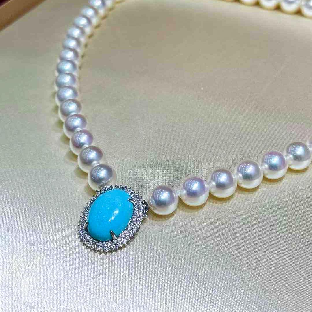 Donna Collana con ciondolo di diamanti e perle Akoya e turchesi in vendita