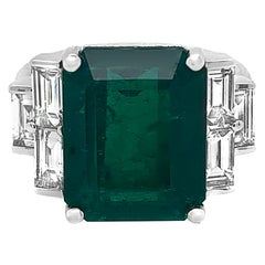 18K Gold 8.61 Carat Octagonal Green Emerald 1.07 Carat Baguette Diamond Ring