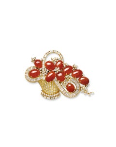 18k Gold 8.8ct Diamond and Jade Hardstone Basket Brooch Carat Weight: 8.80 carat
