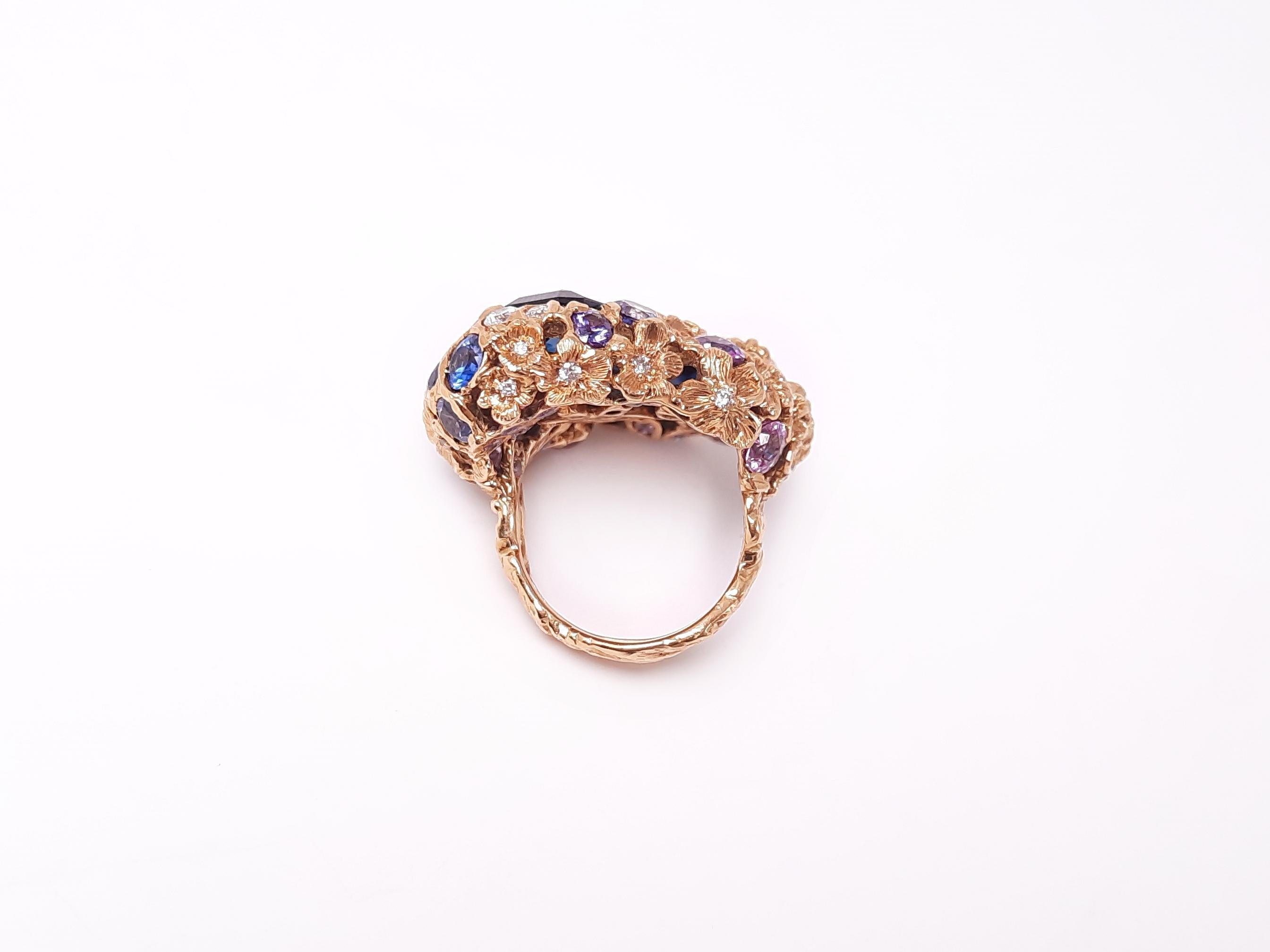 Contemporain MOISEIKIN Bague faite à la main en or 18 carats, tourmaline indigo 8 carats et saphir en vente