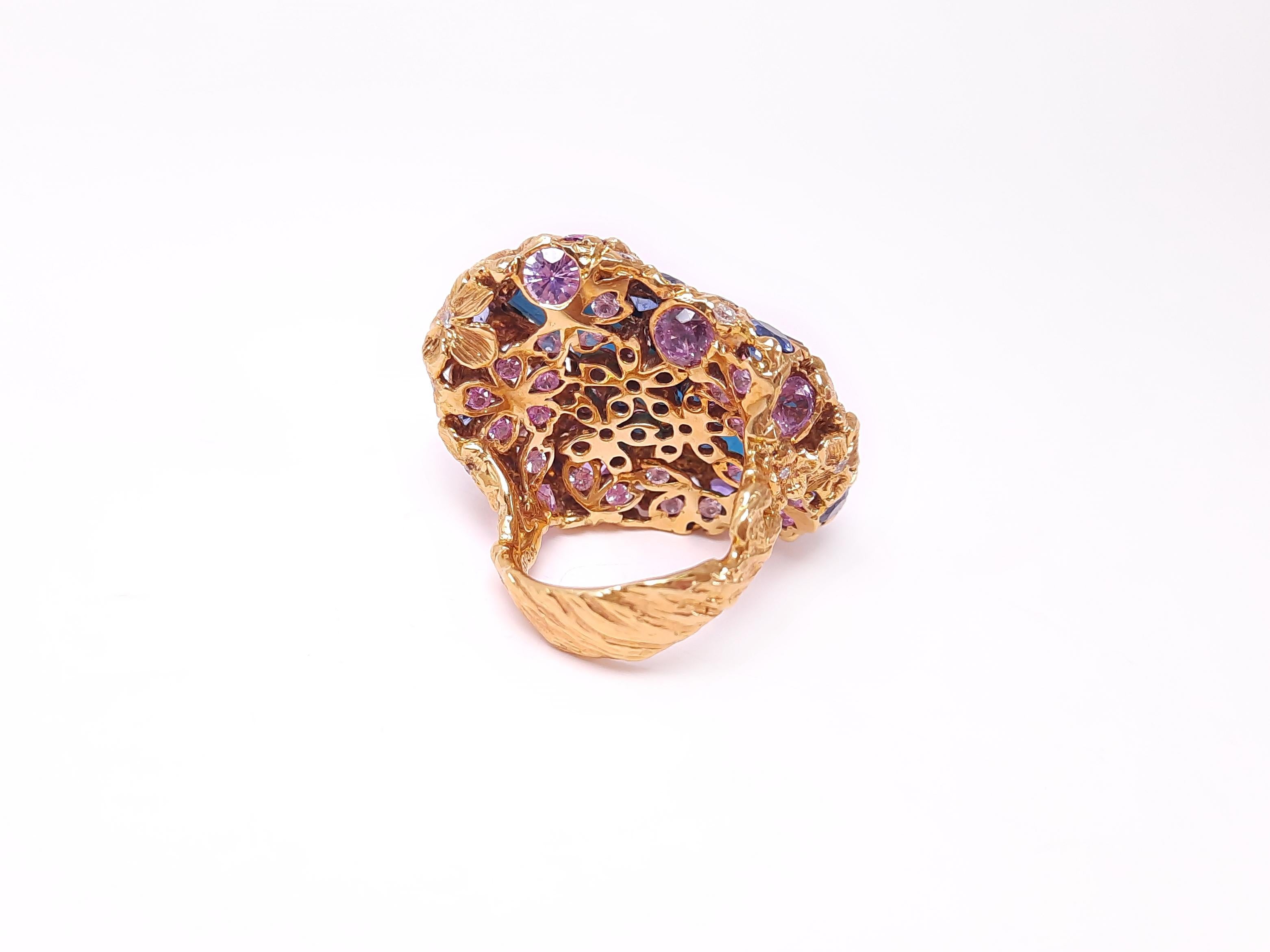Taille octogone MOISEIKIN Bague faite à la main en or 18 carats, tourmaline indigo 8 carats et saphir en vente