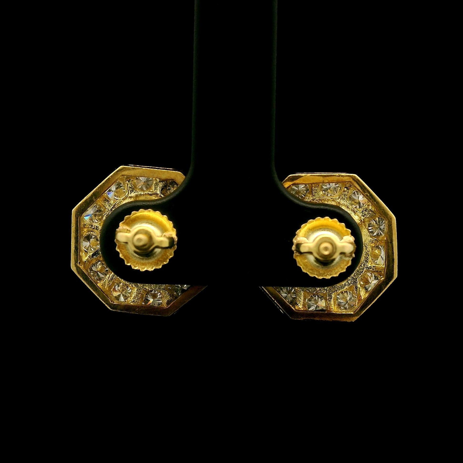 Round Cut 18k Gold 8mm Pearl w/ 0.75ctw Diamond Halo Octagon Shape Screw On Stud Earrings For Sale