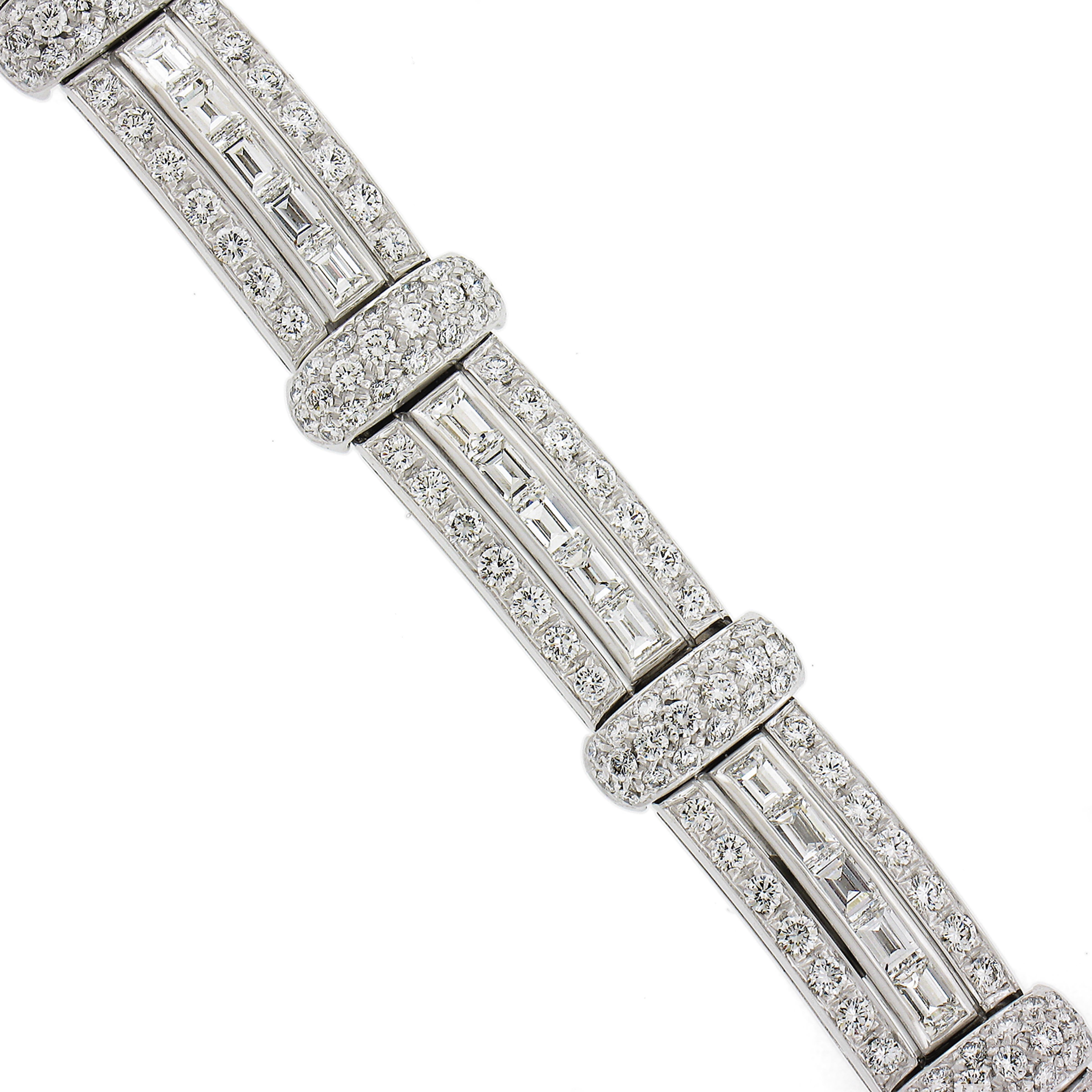 18K Gold 9.13ctw Quality FIERY Baguette Diamond Wide Link Statement Bracelet For Sale 1