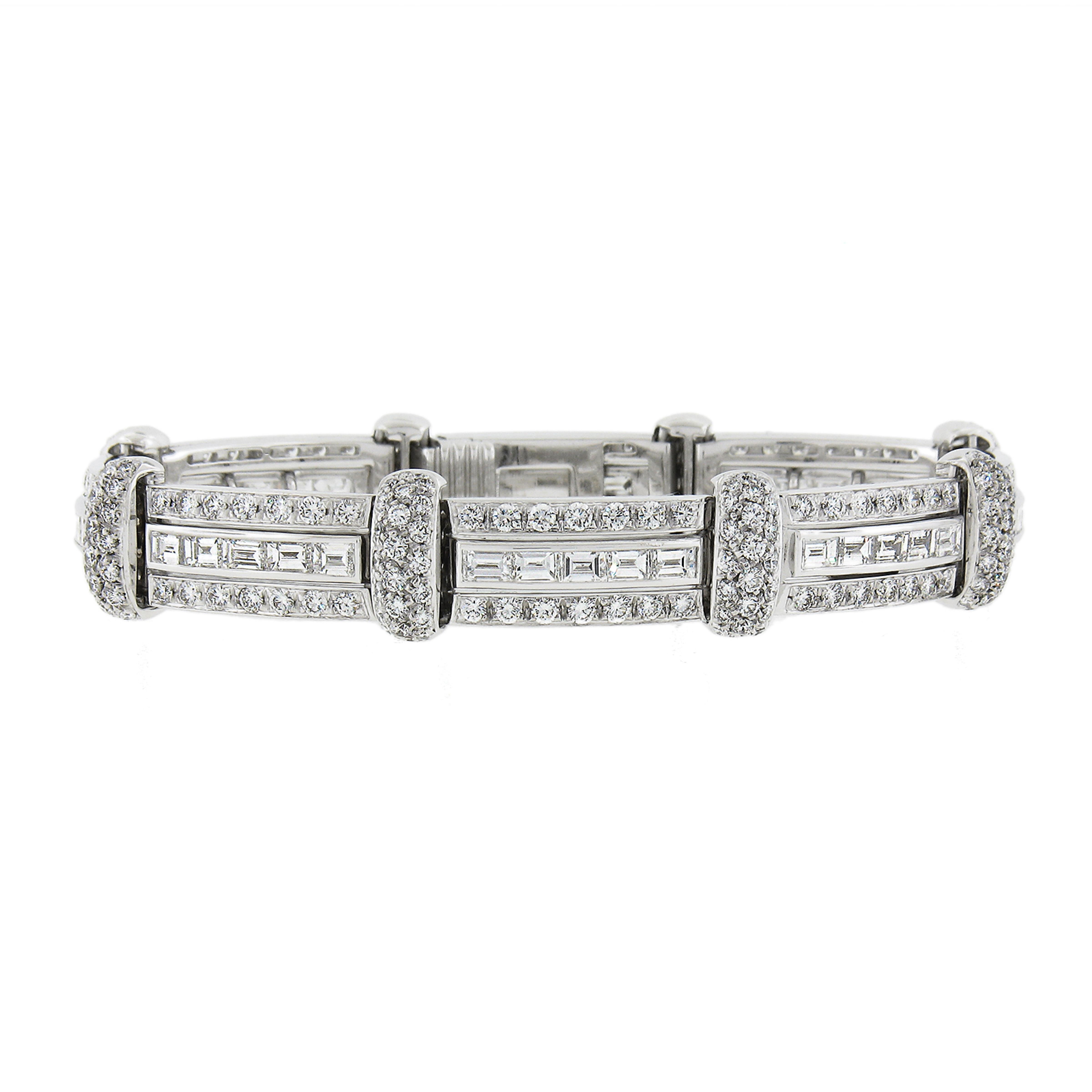 18K Gold 9.13ctw Quality FIERY Baguette Diamond Wide Link Statement Bracelet For Sale