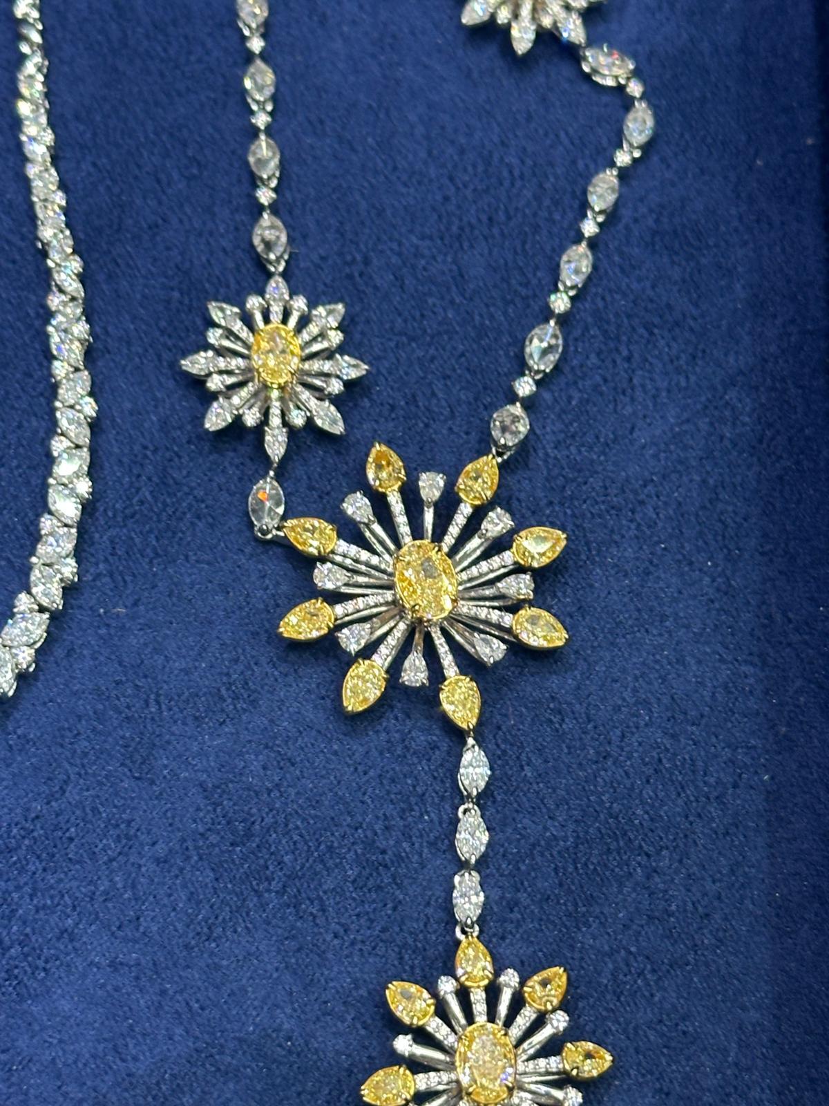 18k Gold .923 Karat Gelber Diamant Weißer Diamant-Anhänger Halskette im Angebot 2