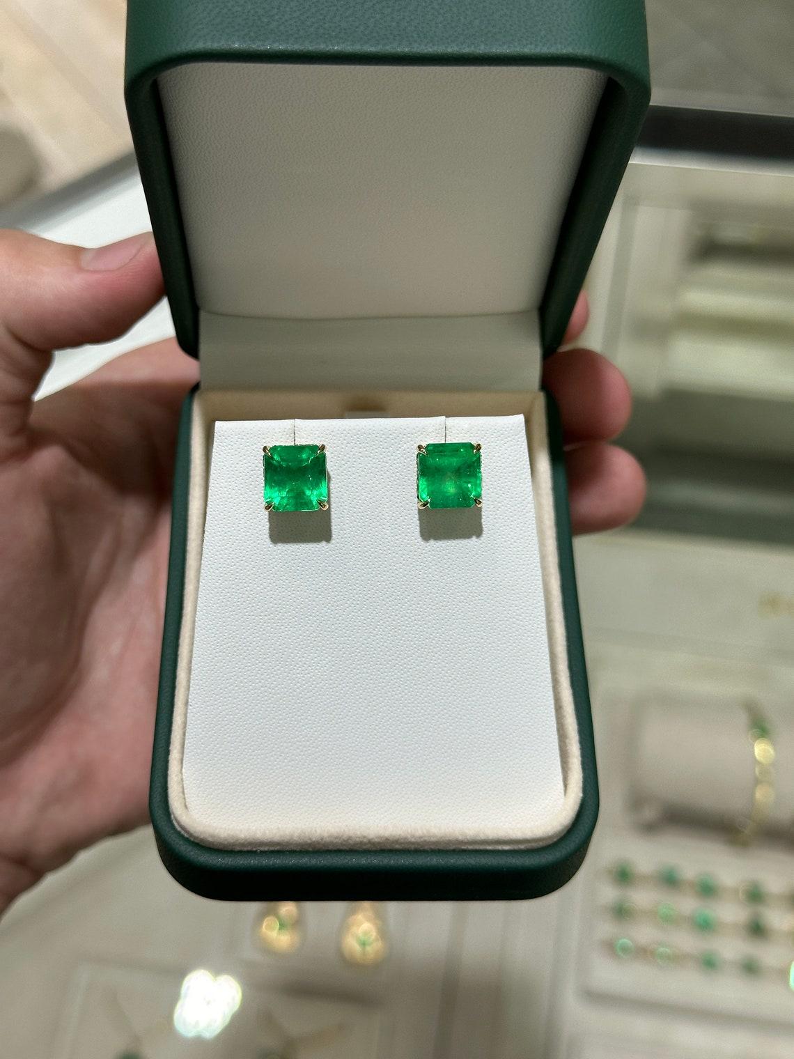 Moderne Boucles d'oreilles en or 18 carats 9.28tcw émeraude colombienne et diamant, taille Asscher en vente