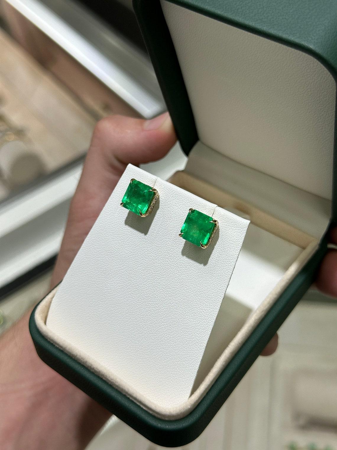 Boucles d'oreilles en or 18 carats 9.28tcw émeraude colombienne et diamant, taille Asscher Neuf - En vente à Jupiter, FL