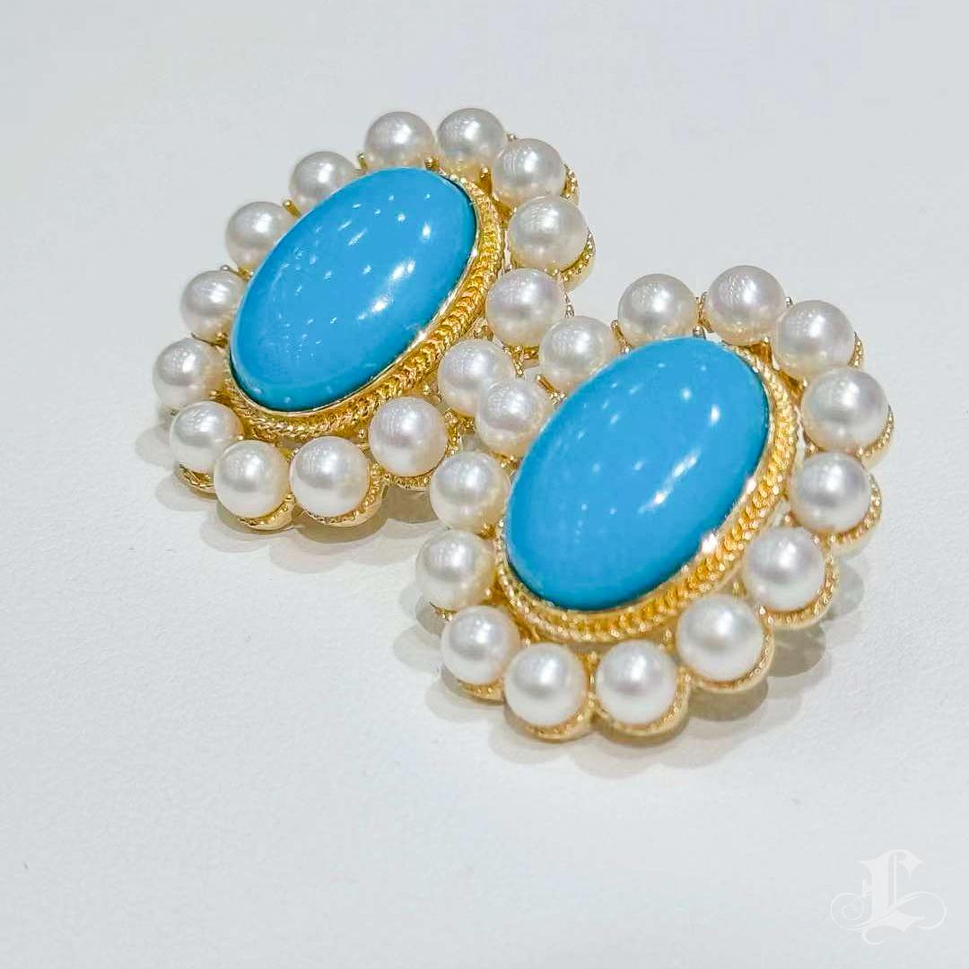 【Caelmare】Cameo Pearl Halo Turquoise Stud Earrings In New Condition For Sale In New York, NY