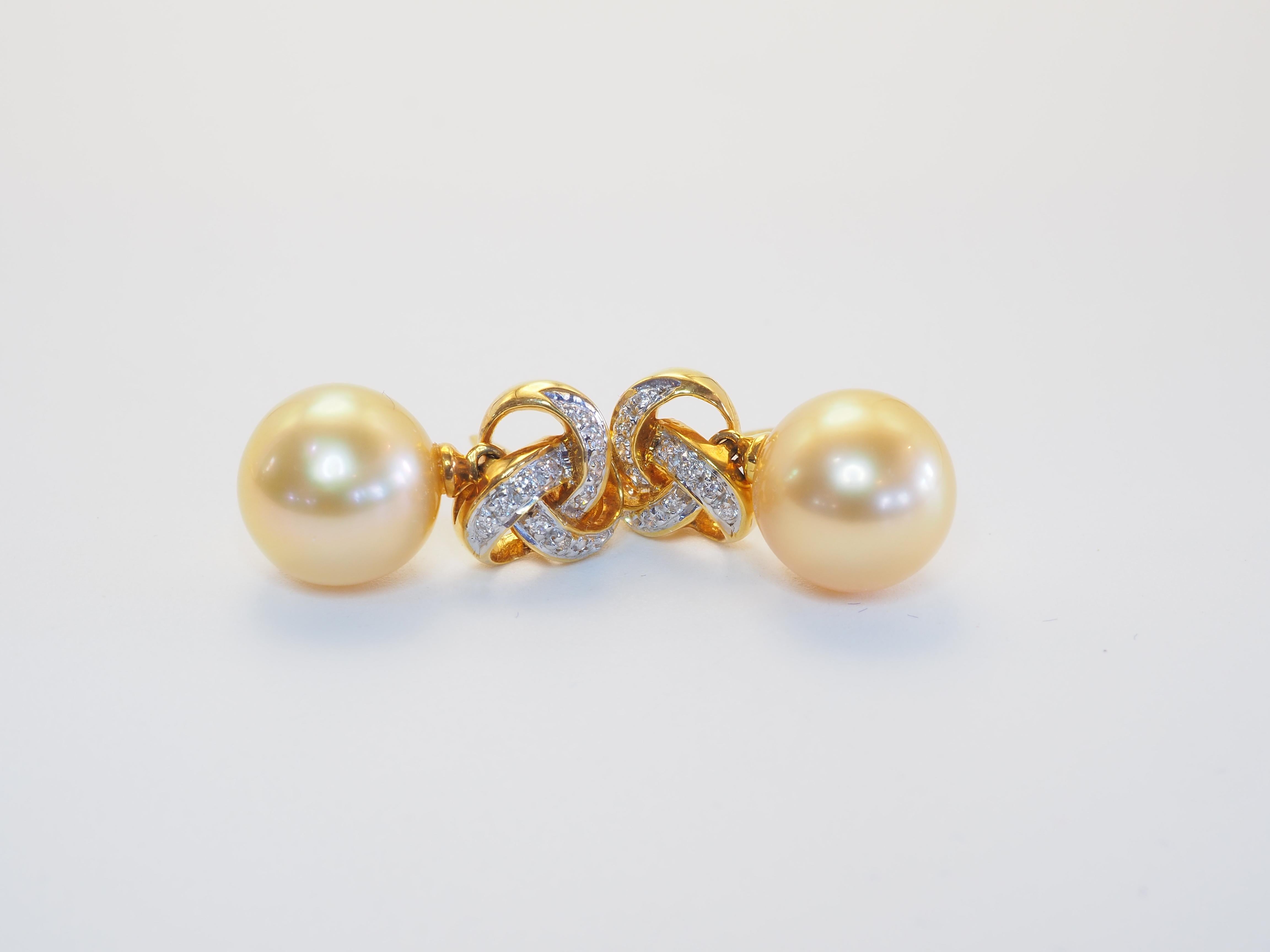 Boucles d'oreilles en or 18 carats perle des mers du sud de 9,8 mm et diamant de 0,15 carats Unisexe en vente