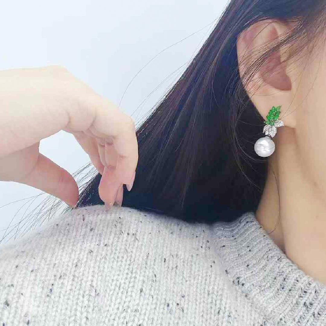【Jādora】Convertible Jade Bloom & South Sea Pearl Earrings For Sale 5