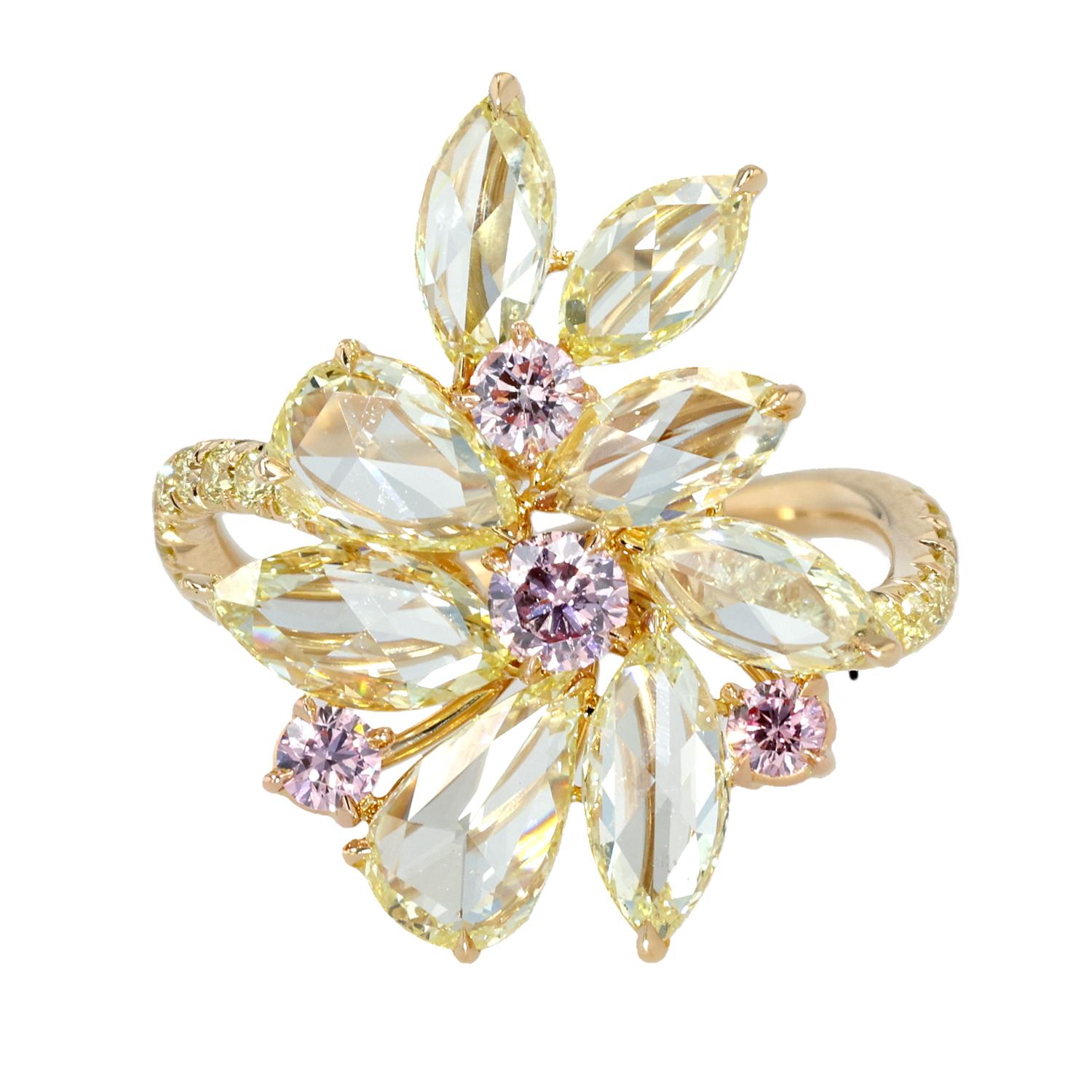 Anillo Floral Abstracto de Oro de 18 K con Diamantes Amarillos y Rosa Argyle de J. Fine Corte rosa en venta