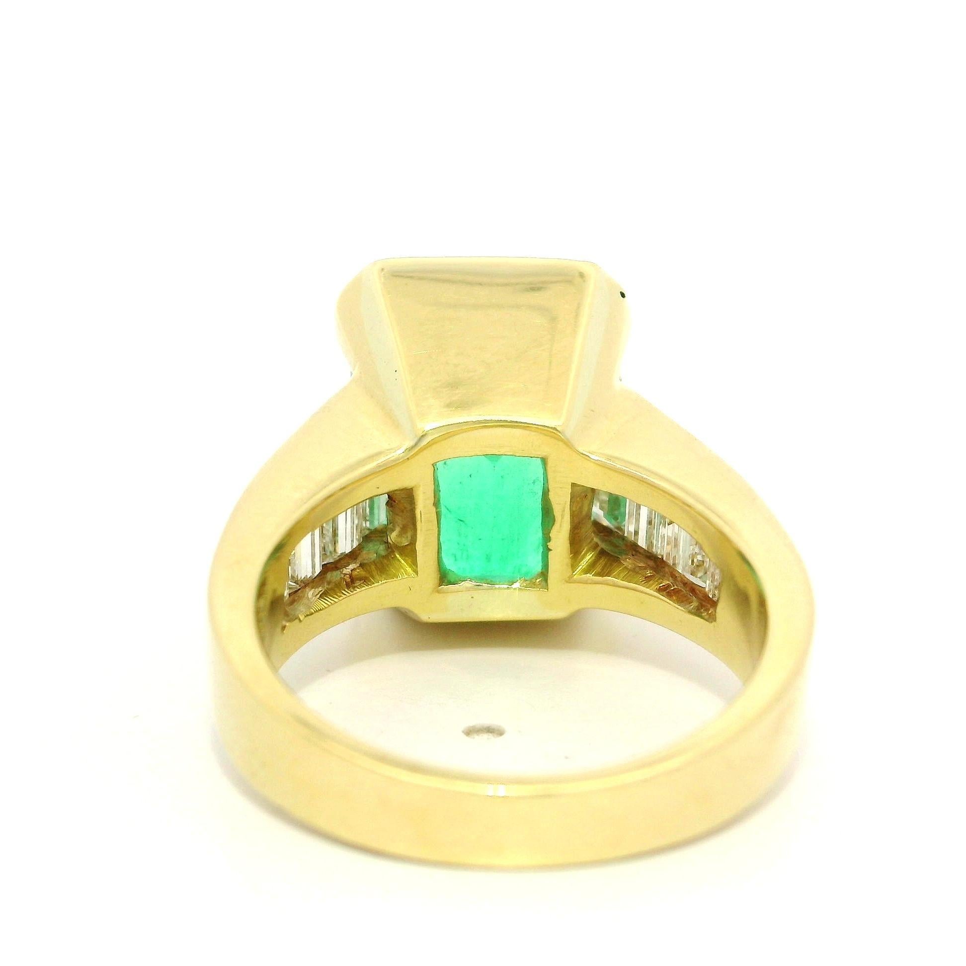 18k Gold AGL 10.6ctw Green Colombian Emerald Baguette Diamond Statement Ring For Sale 9