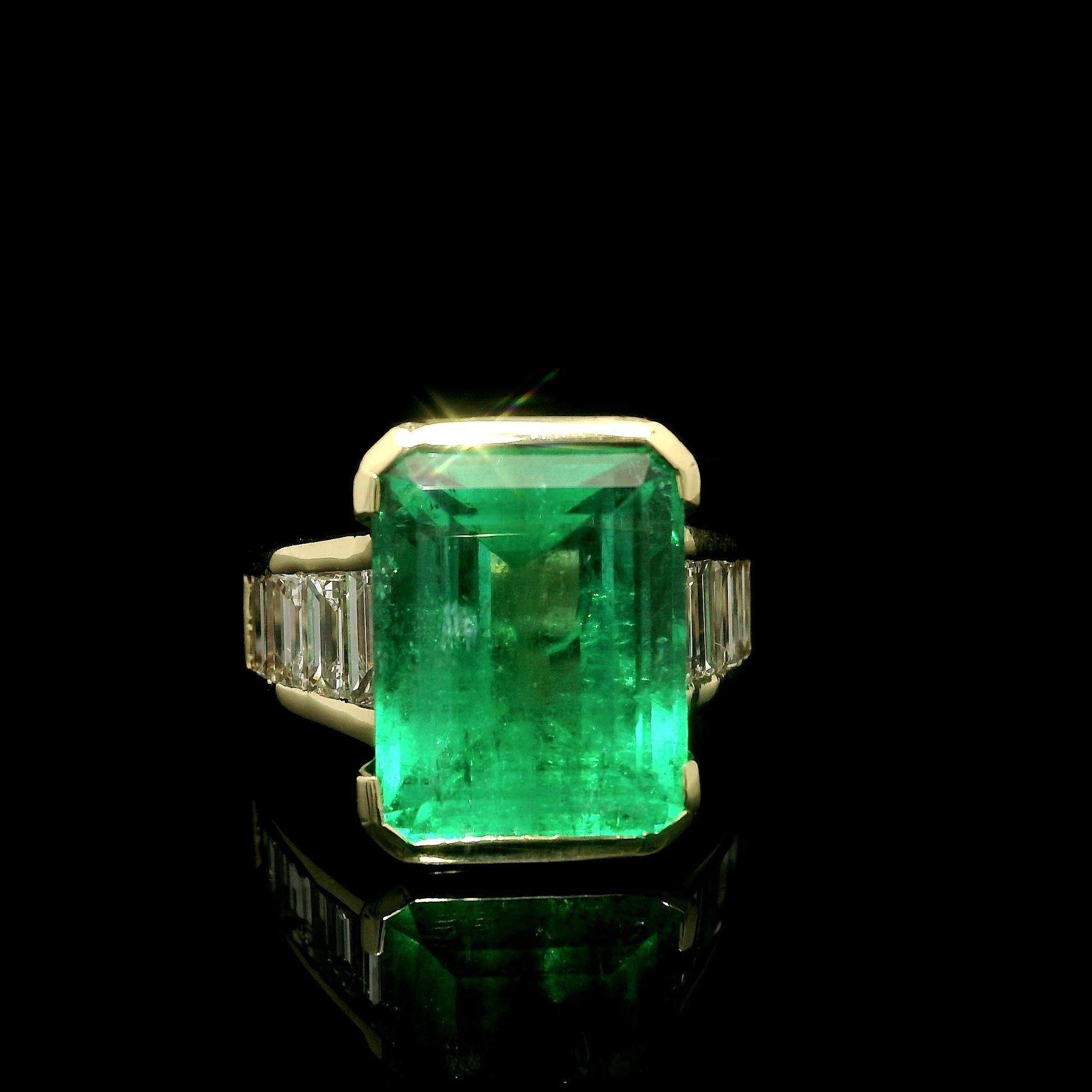 Women's 18k Gold AGL 10.6ctw Green Colombian Emerald Baguette Diamond Statement Ring For Sale