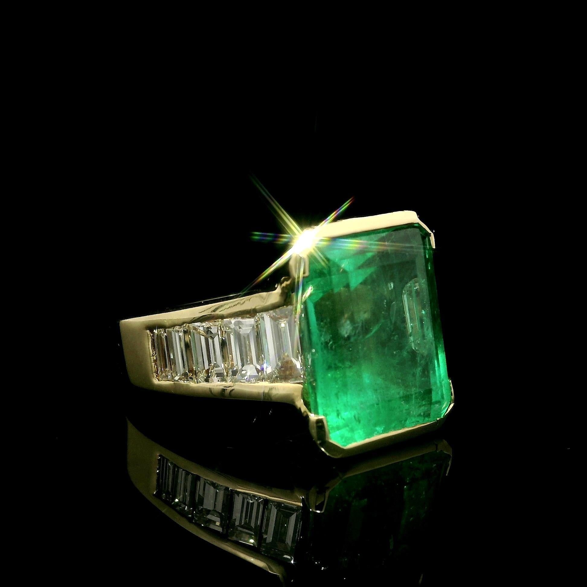 18k Gold AGL 10.6ctw Green Colombian Emerald Baguette Diamond Statement Ring For Sale 1
