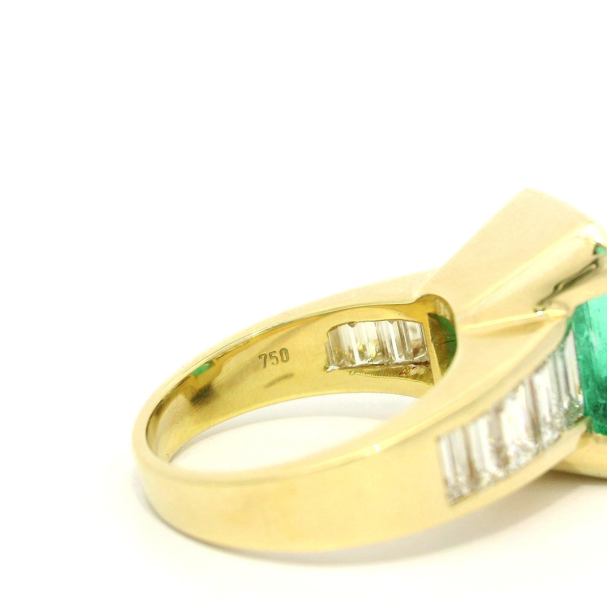 18k Gold AGL 10.6ctw Green Colombian Emerald Baguette Diamond Statement Ring For Sale 2