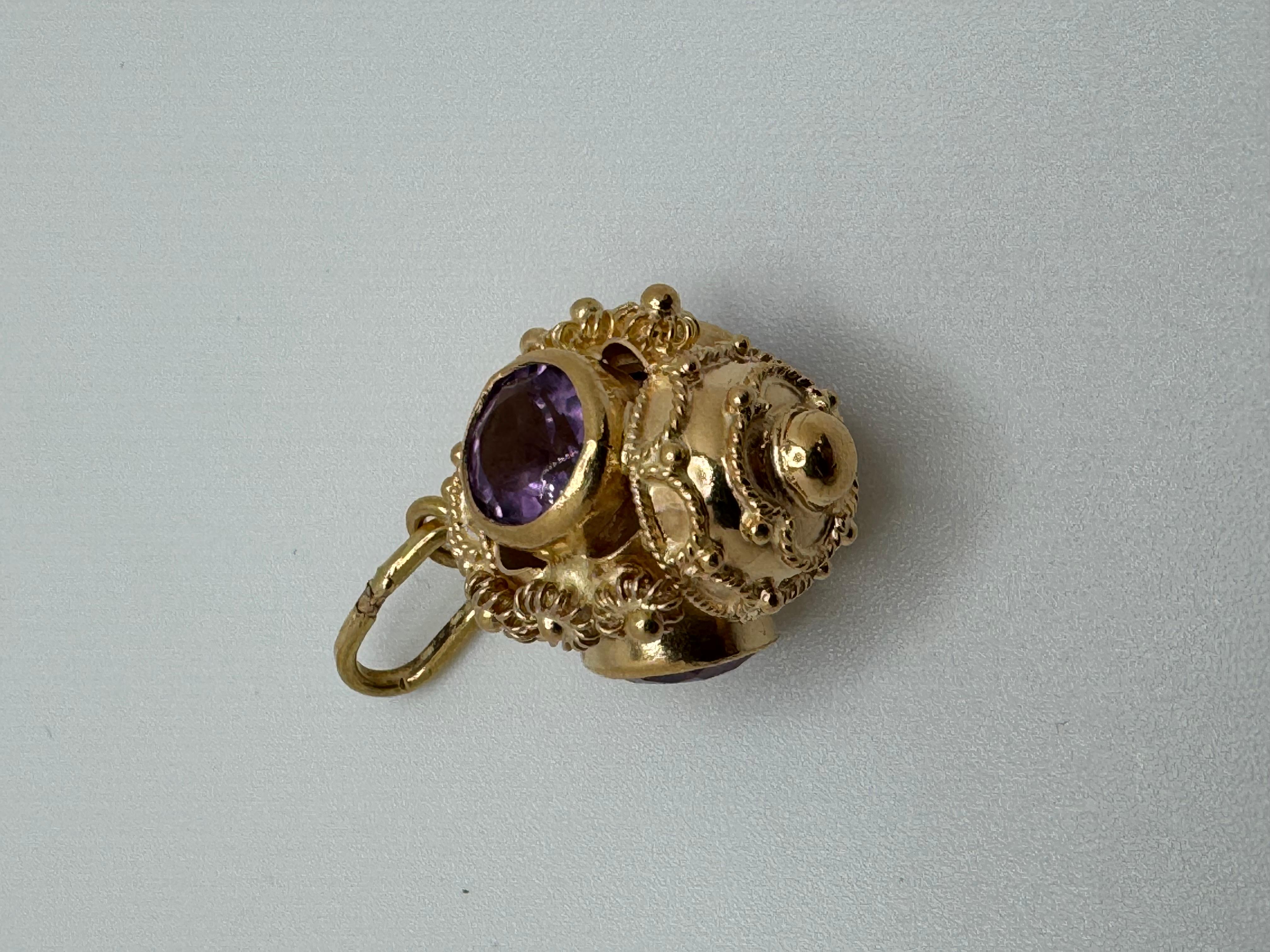 18k Gold Amethyst & Etruscan Pendent im Angebot 4