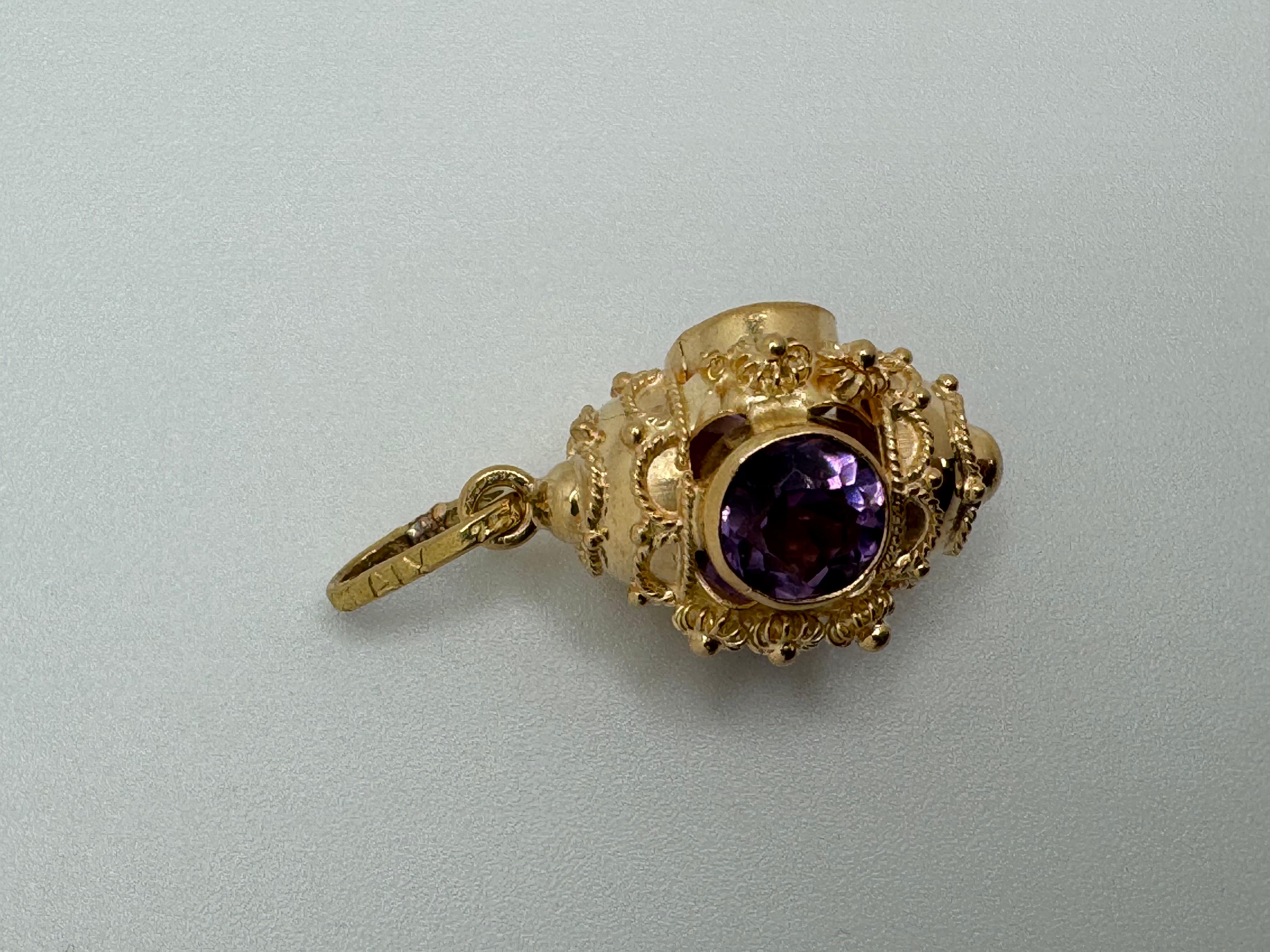18k Gold Amethyst & Etruscan Pendent (Art déco) im Angebot