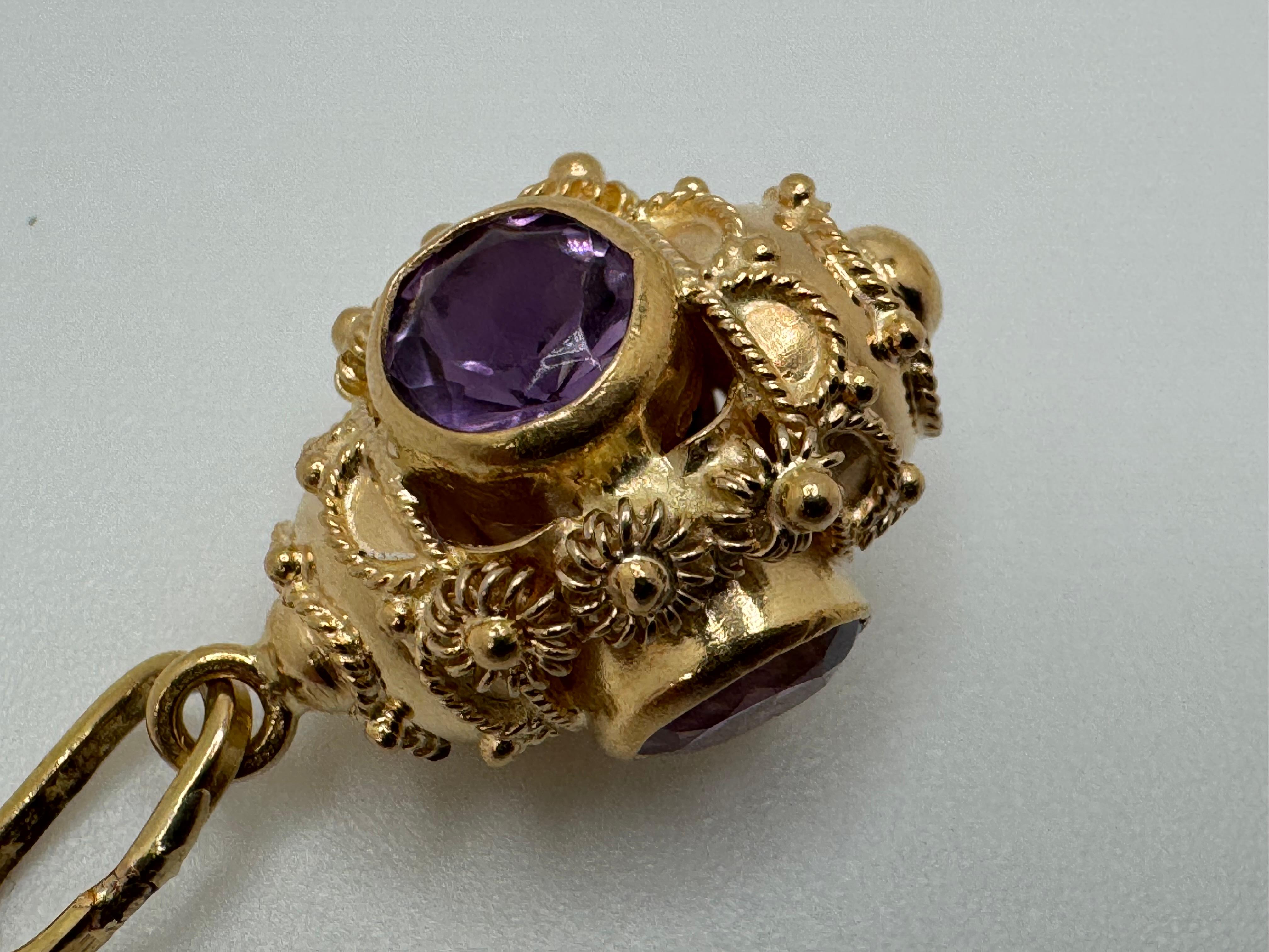 18k Gold Amethyst & Etruscan Pendent für Damen oder Herren im Angebot