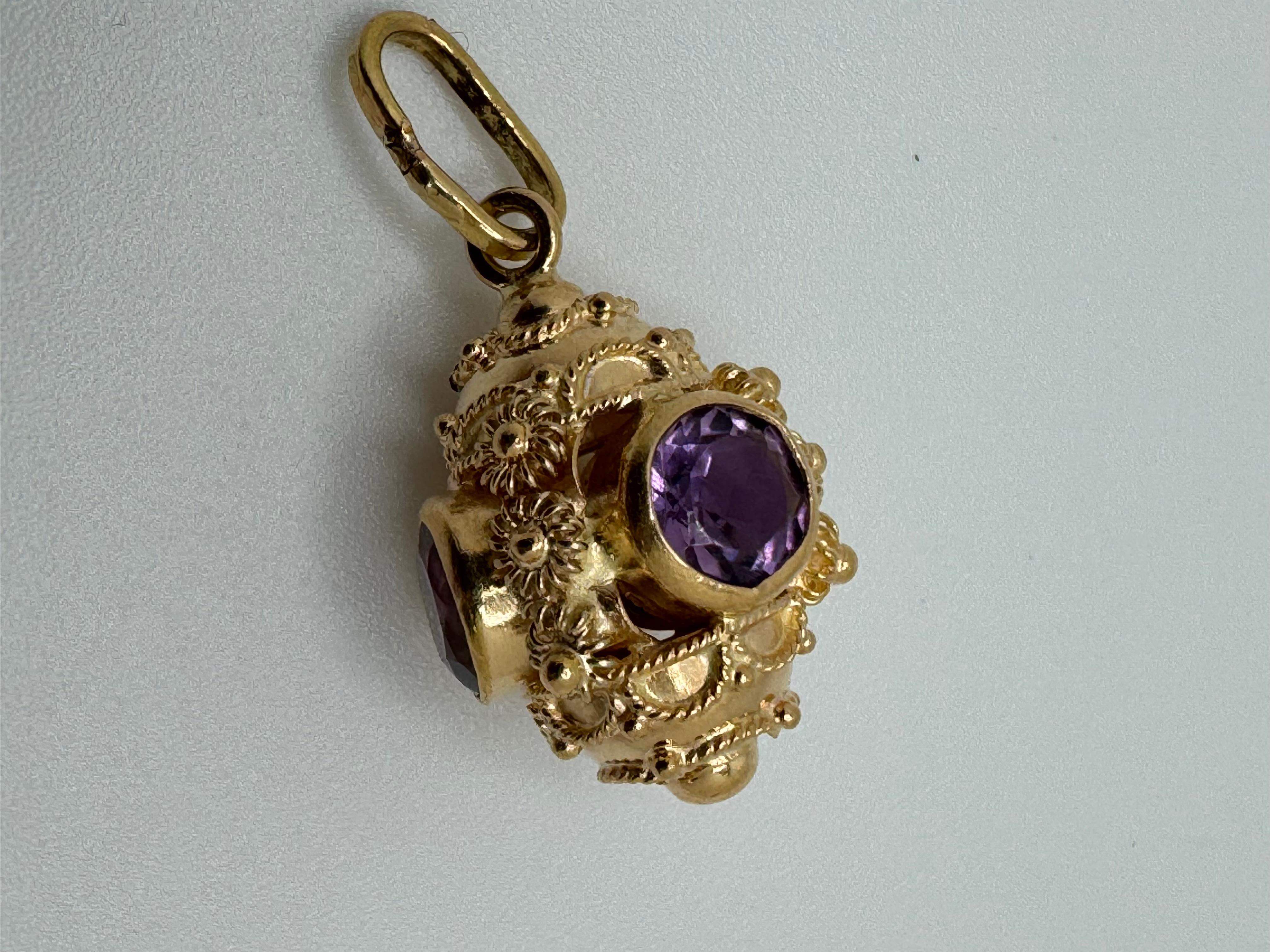 18k Gold Amethyst & Etruscan Pendent im Angebot 1