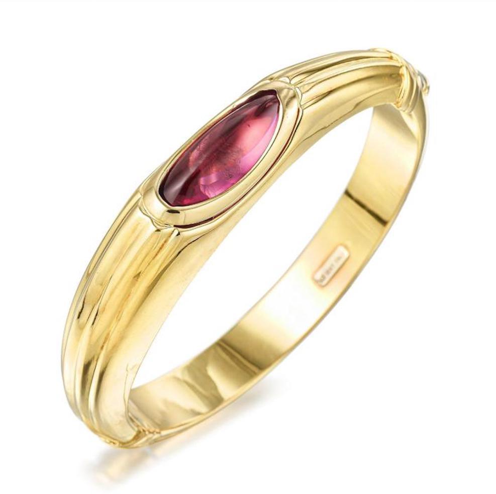 18 Karat Gold Amethyst Hinged Bangle In Good Condition For Sale In New York, NY