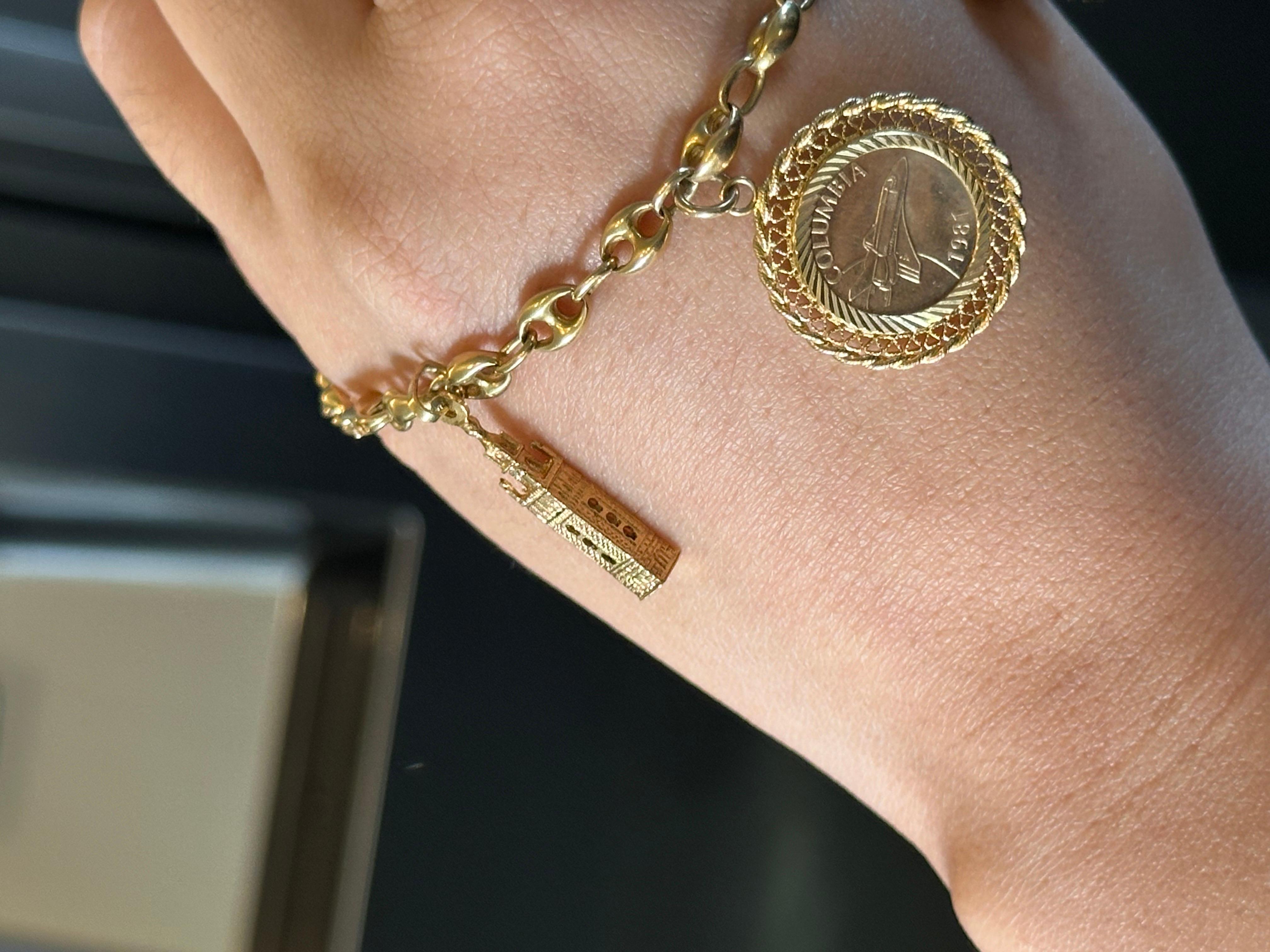 18 Karat Gold und 14 Karat Gelbgold Vintage Charm-Armband 2