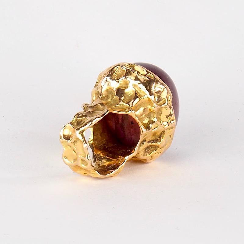 18 Karat Gold and Amethyst Cabochon Italian Cocktail Ring In Good Condition In London, GB