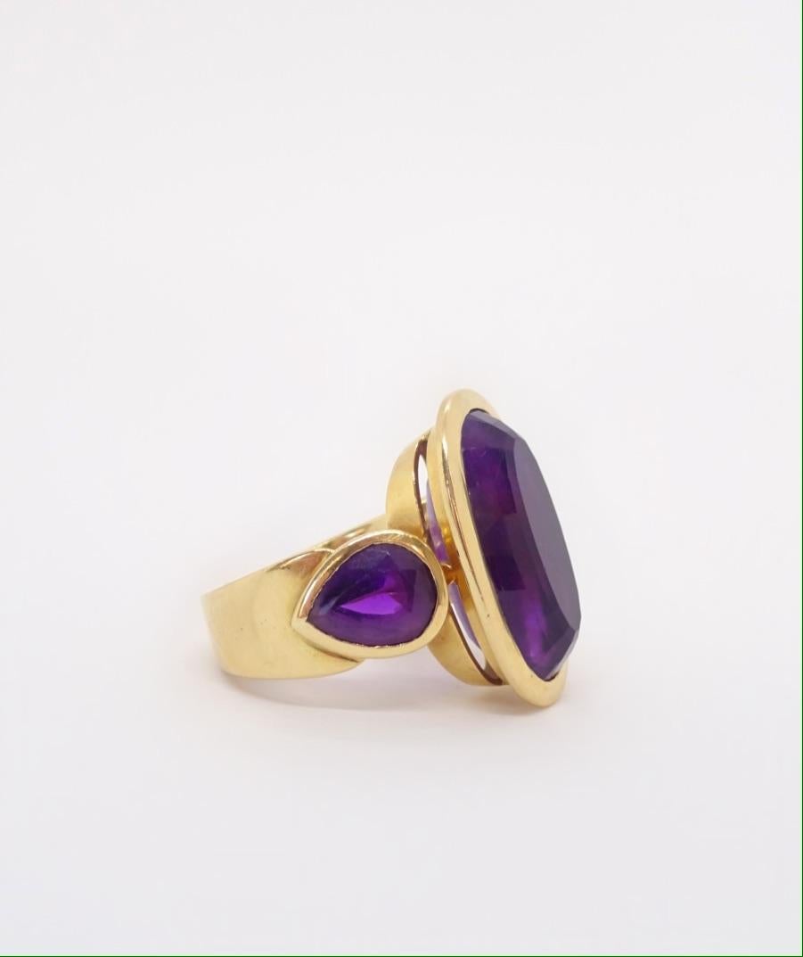 Modern 18 Karat Gold and Amethyst Ring, circa 1970 For Sale