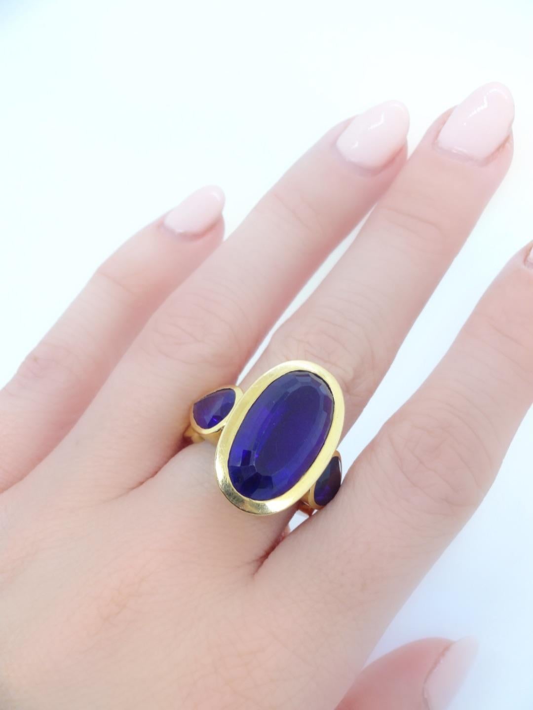 18 Karat Gold and Amethyst Ring, circa 1970 In Good Condition For Sale In New York, NY