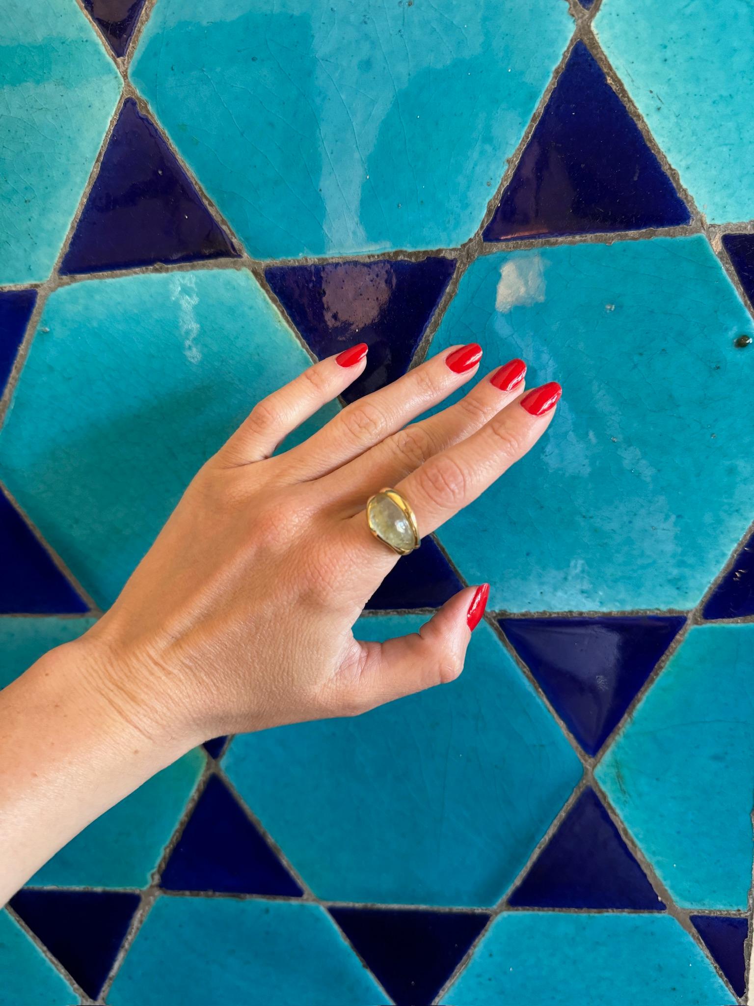 in vendita:  Anello con goccia SU in oro 18k e acquamarina Grande 18