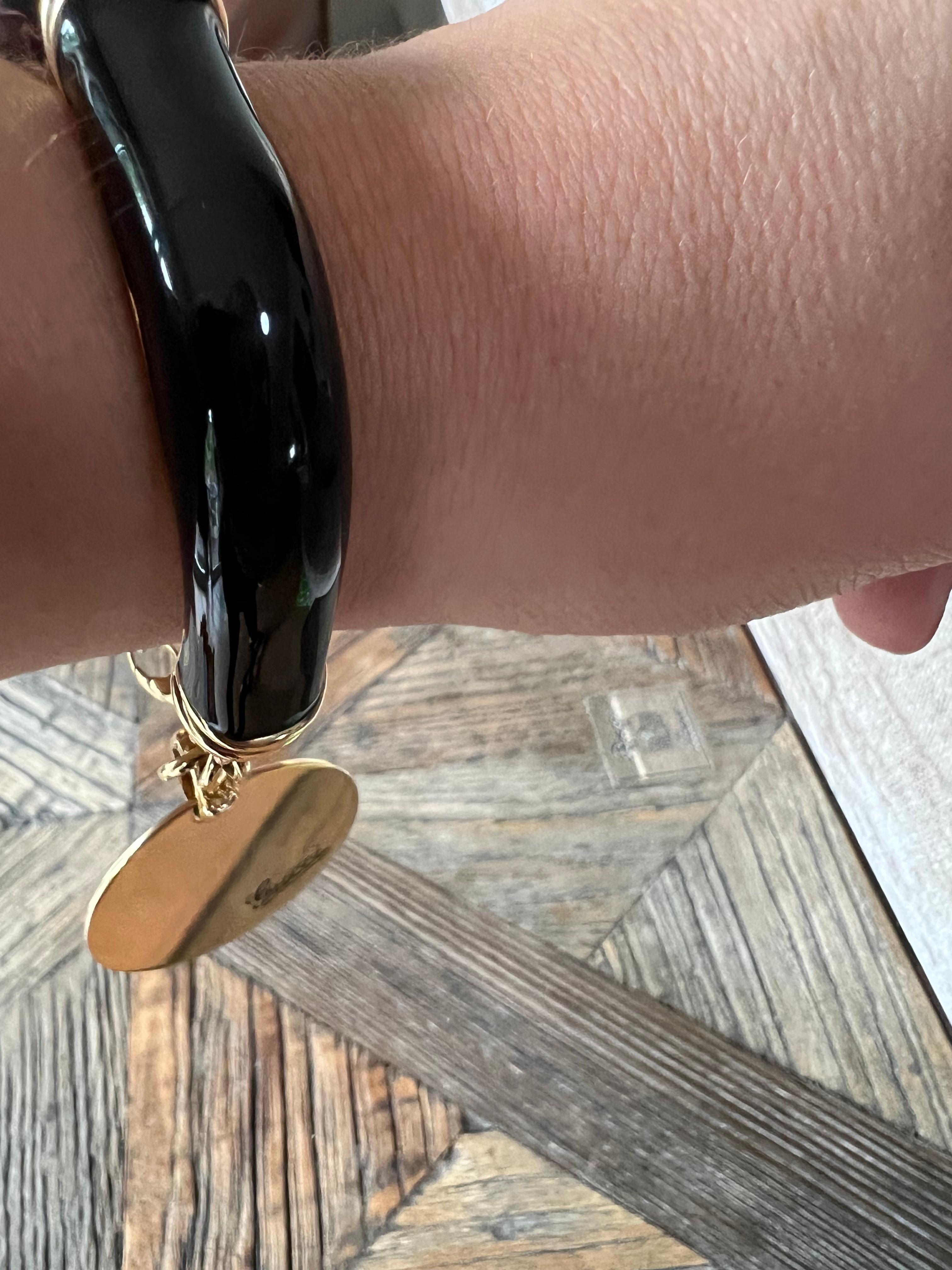 18k gold and black enamel bracelet by Gucci. For Sale 4