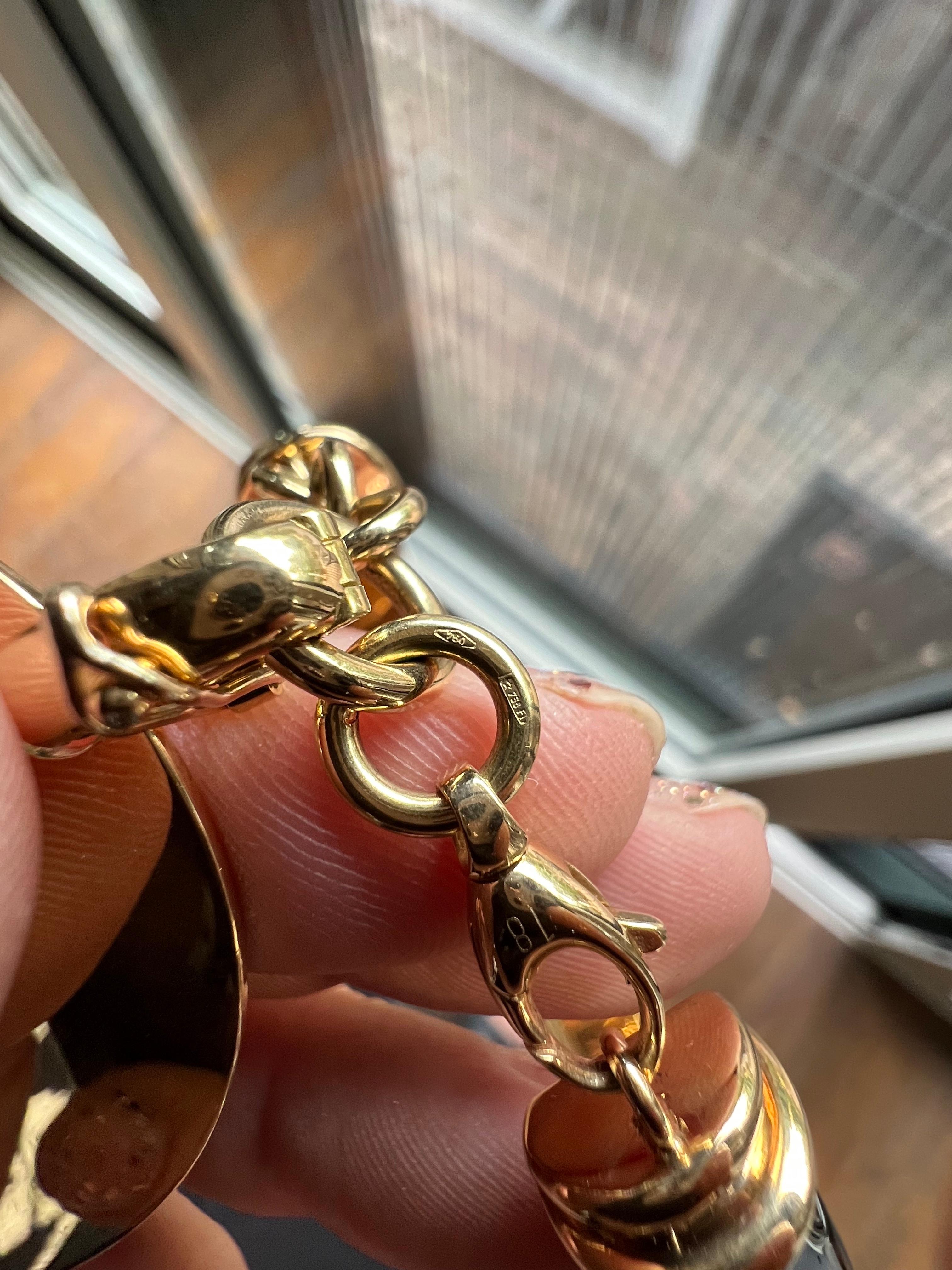 Women's or Men's 18k gold and black enamel bracelet by Gucci. For Sale
