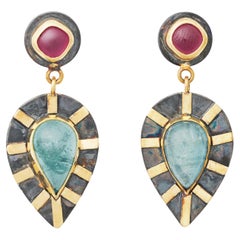 Boucles d'oreilles en or 18 carats et argent sterling noirci avec tourmaline et grenat