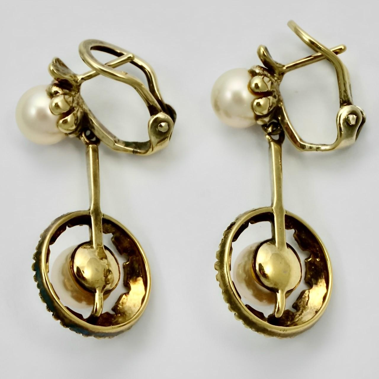 Round Cut 18K Gold and Cultured Pearl Drop Earrings circa 1970s For Sale