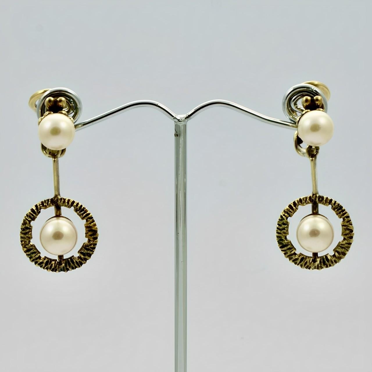 18K Gold and Cultured Pearl Drop Earrings circa 1970s For Sale 1