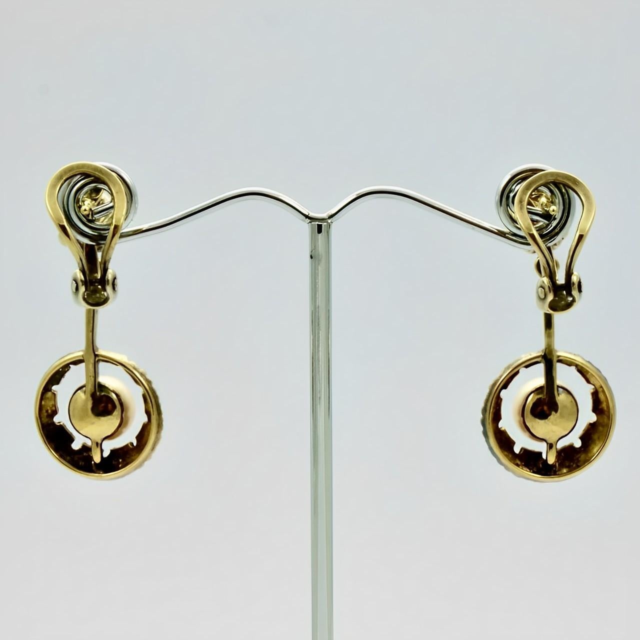 18K Gold and Cultured Pearl Drop Earrings circa 1970s For Sale 3
