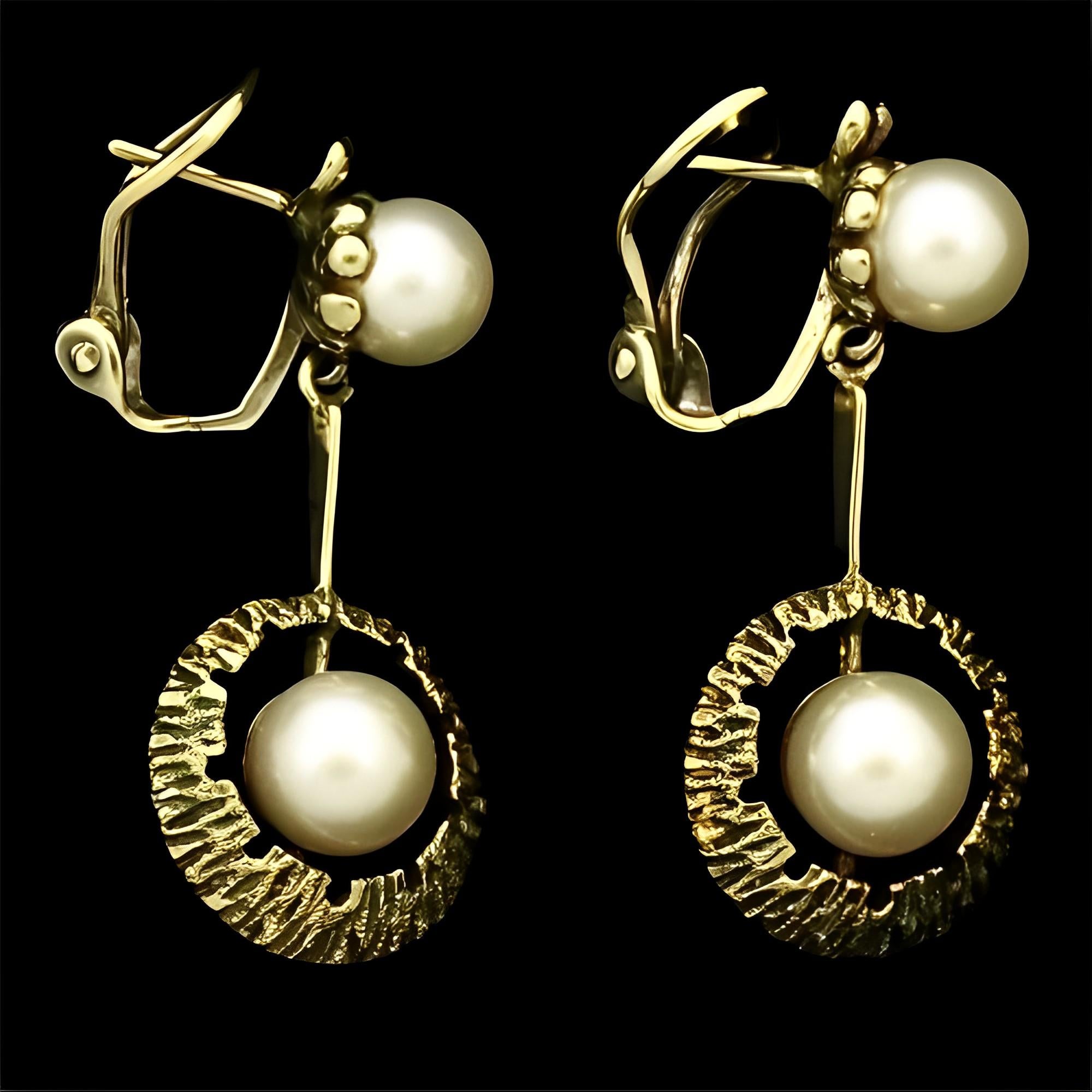 18K Gold and Cultured Pearl Drop Earrings circa 1970s For Sale 4
