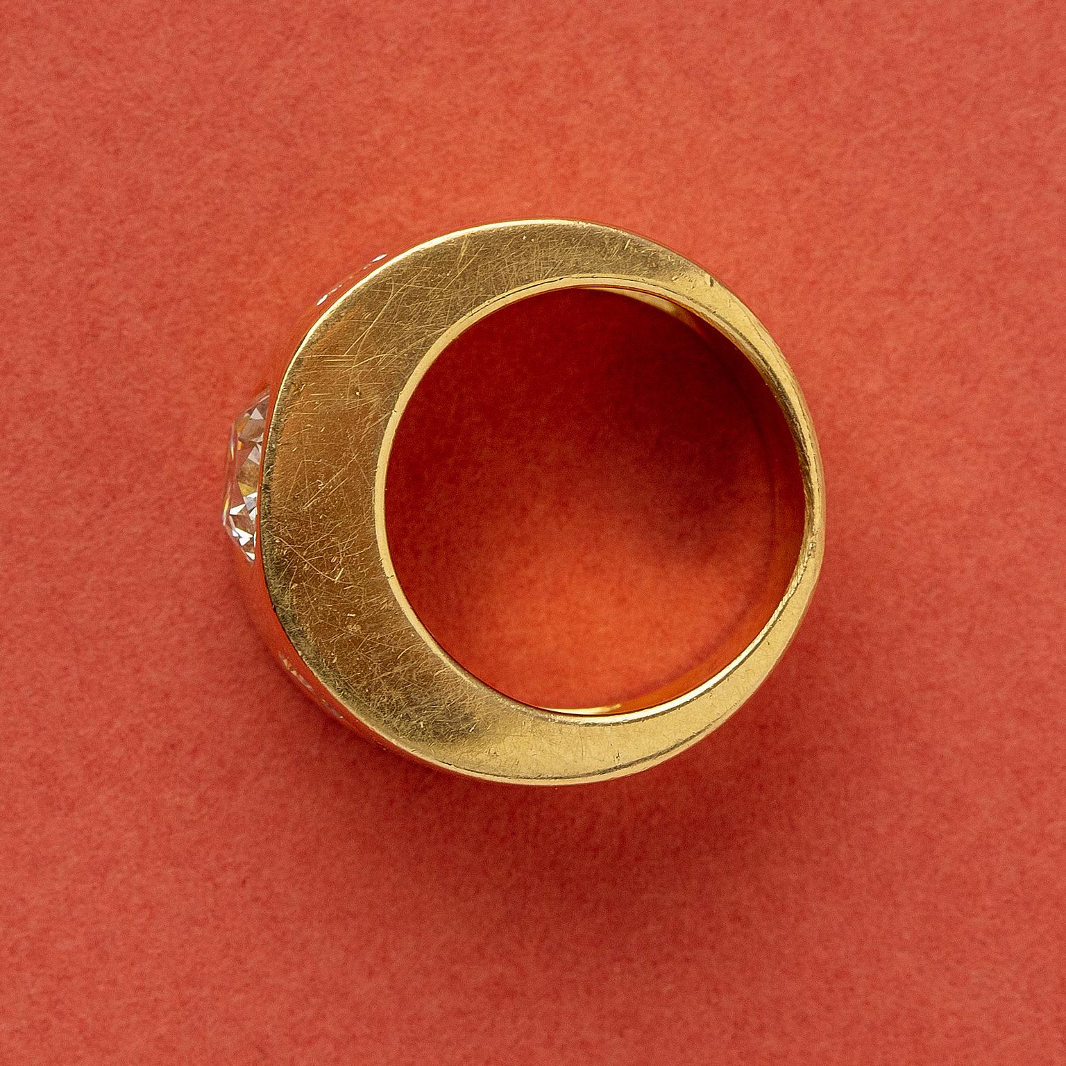 Ring aus 18 Karat Gold und Diamanten (Brillantschliff) im Angebot