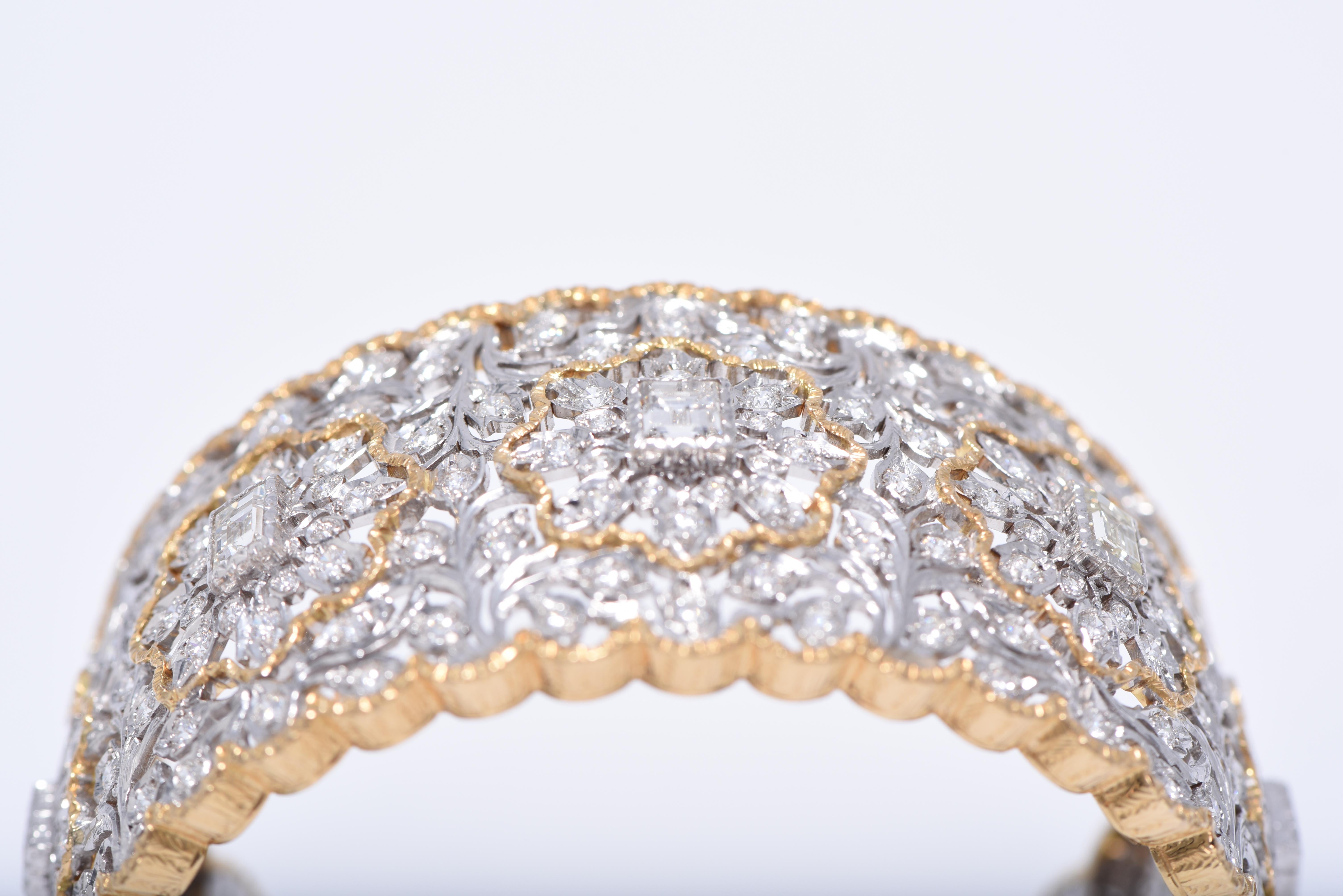 18K Gold and Diamond Bracelet In New Condition In Huntington, NY
