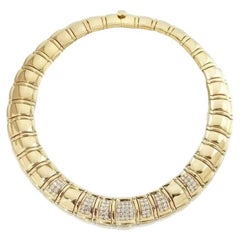 Collar de oro de 18 quilates y diamantes con paneles frontales engastados en pavé, 4,50 ctw