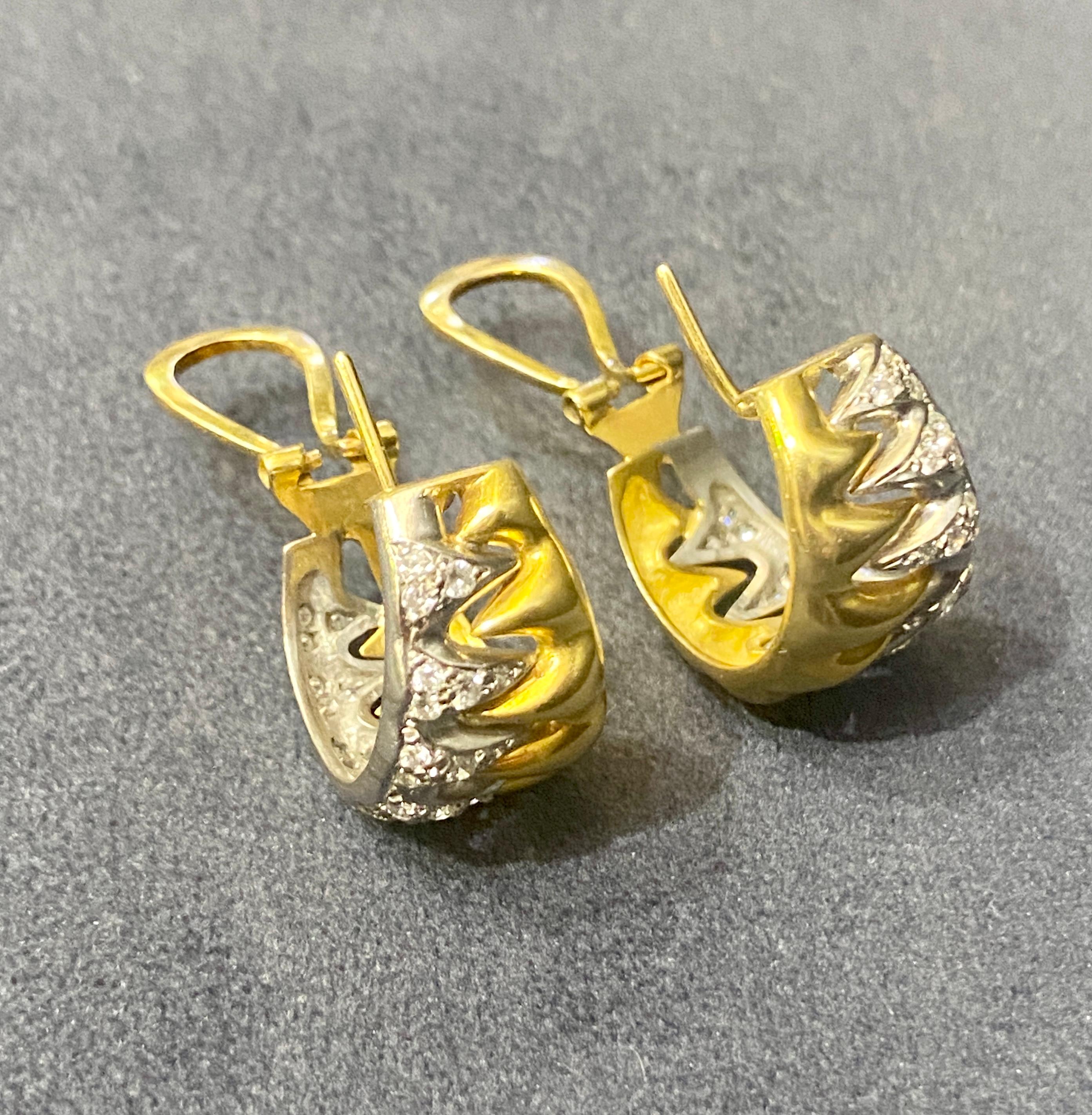 Round Cut 1980's 18k gold and diamond earrings