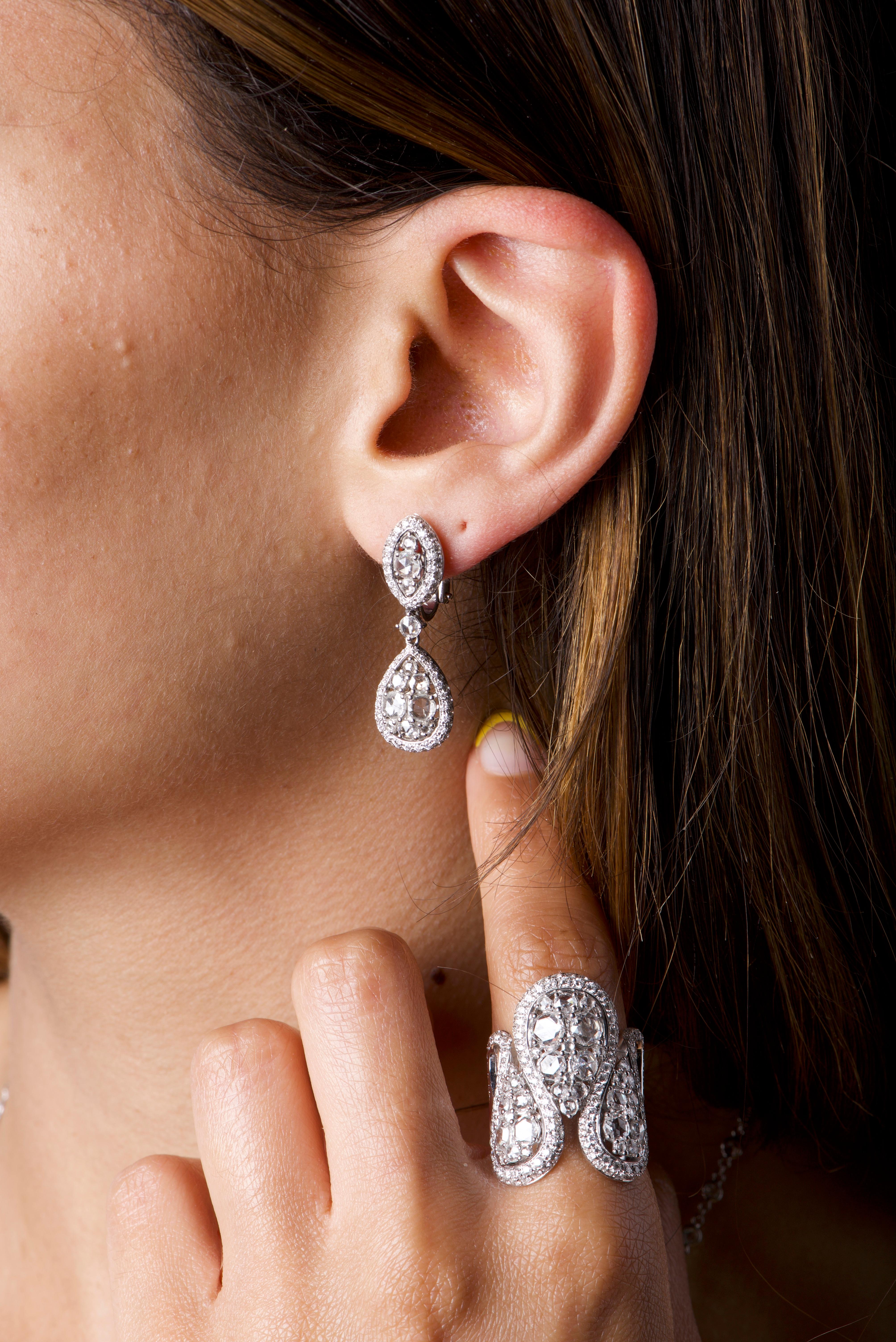 Women's 18k Gold and Diamond Earrings For Sale