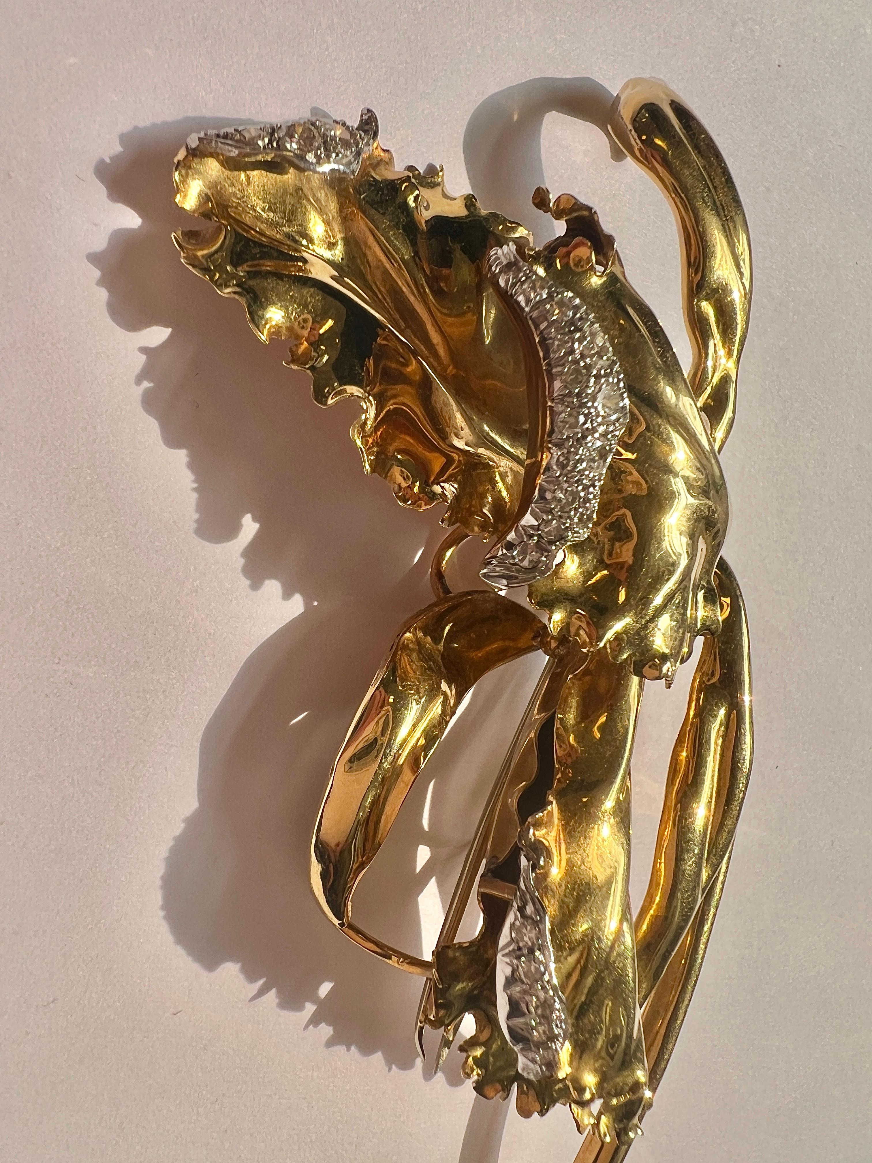 18k Gold and Diamond Floral Design Brooch.

Details:
Floral design, the petals embellished with brilliant- and single-cut diamonds. Circa 1940s. Weight 29.1 grams.
 
In excellent condition