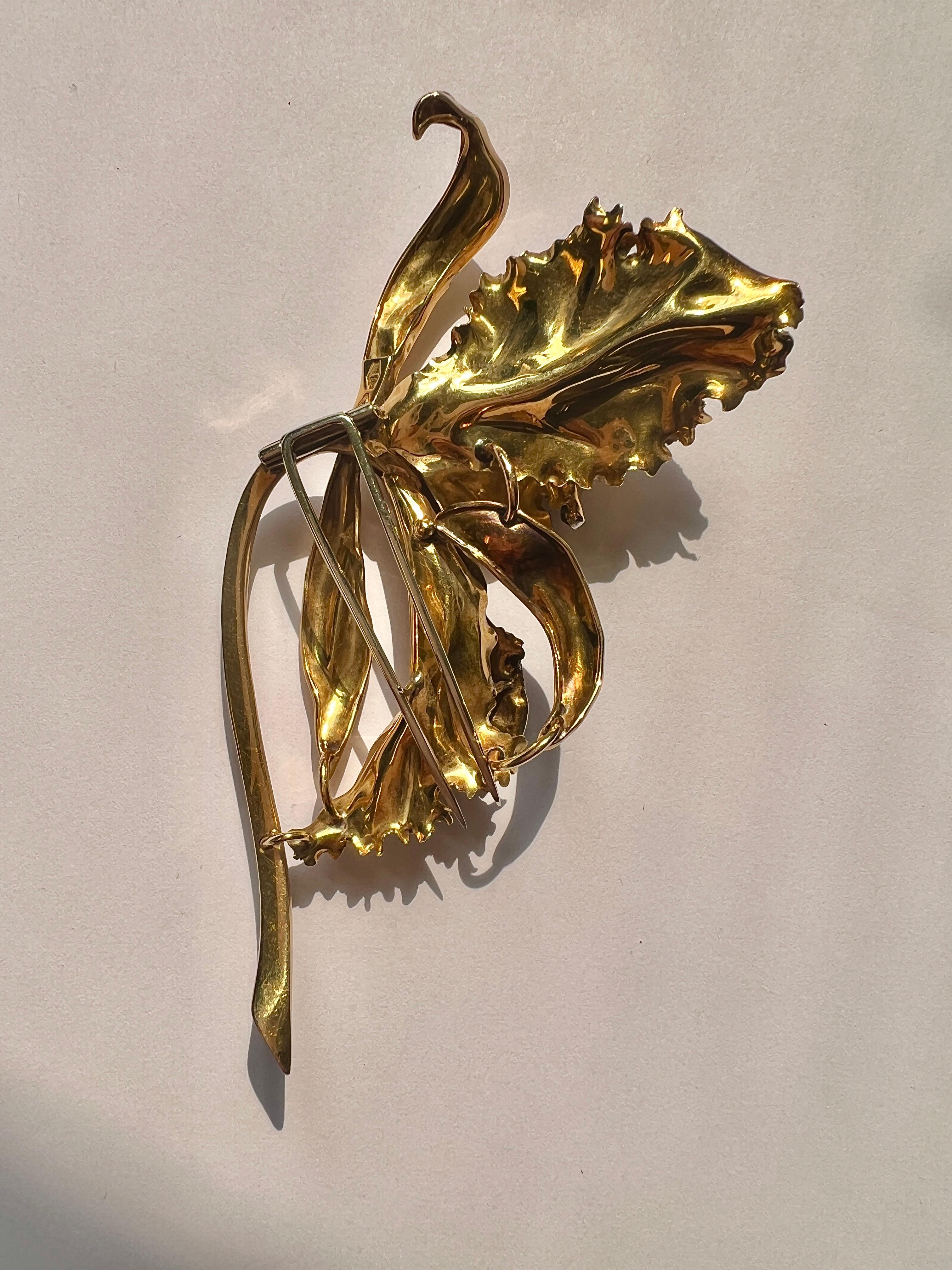 Mixed Cut 18k Gold and Diamond Floral Design Brooch For Sale