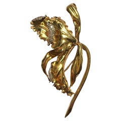 18k Gold and Diamond Floral Design Brooch