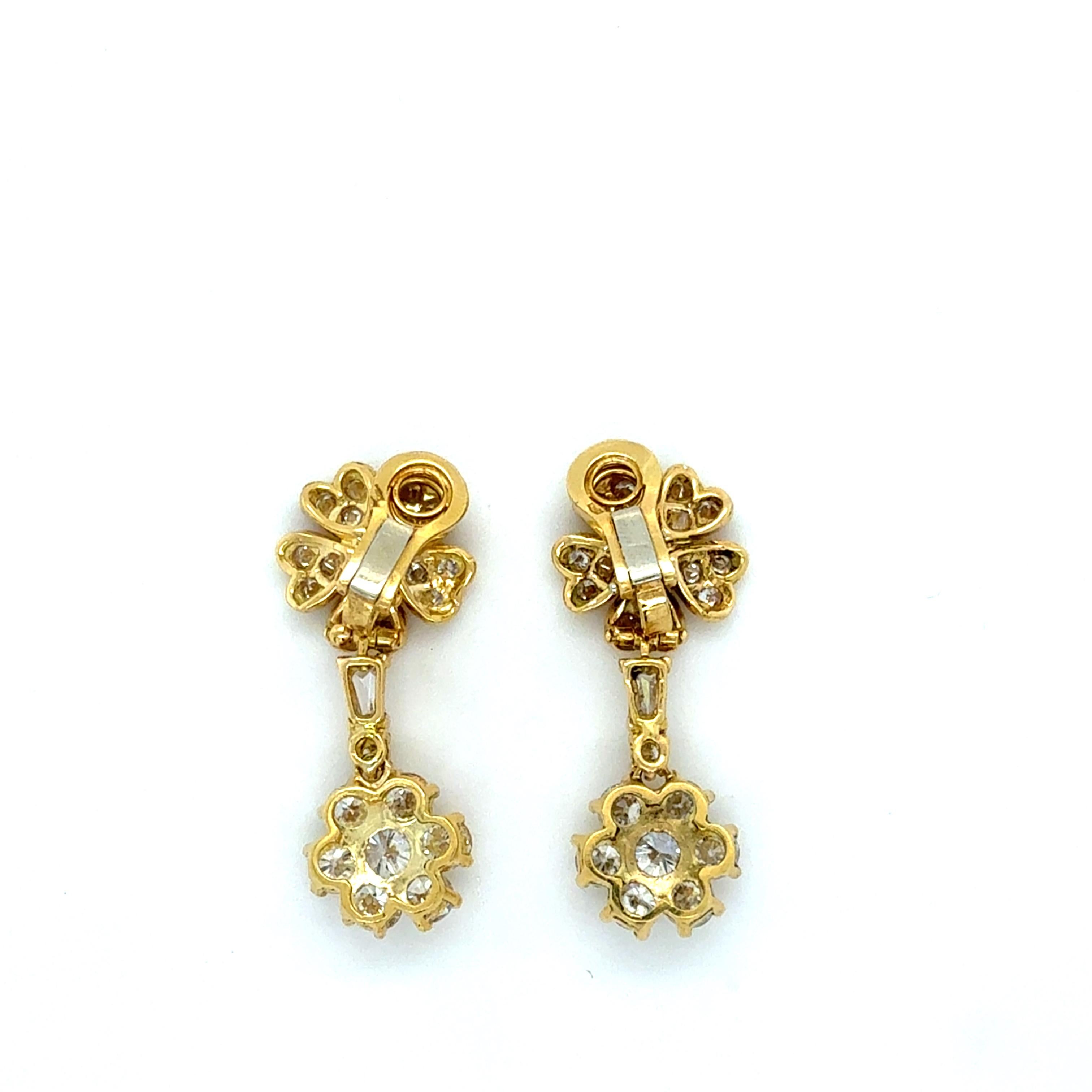 Taglio brillante Orecchini a fiore in oro 18K e diamanti in vendita