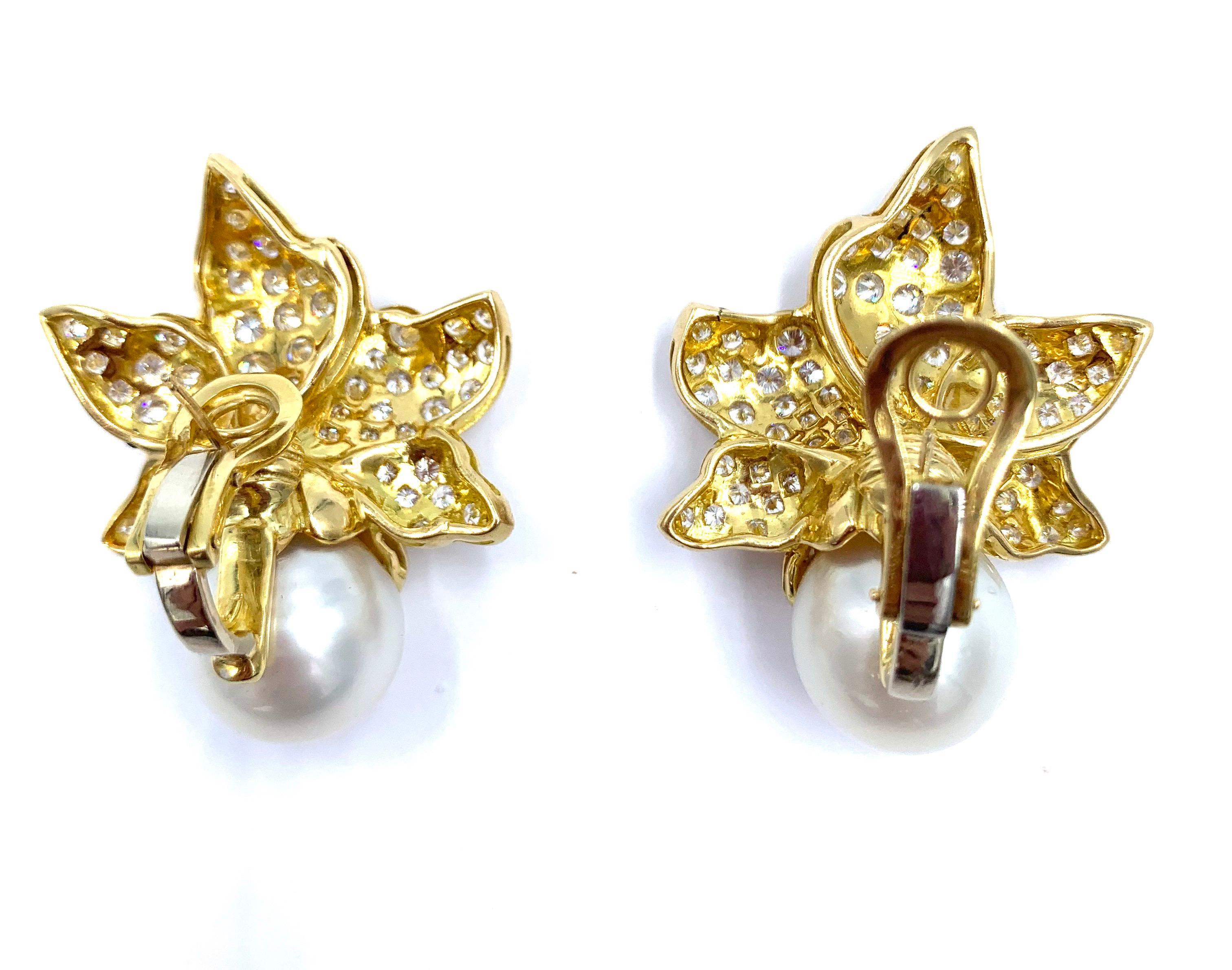 18 Karat Gold and Diamond Flower Shaped Earrings with Huge South Sea Pearl For Sale 3
