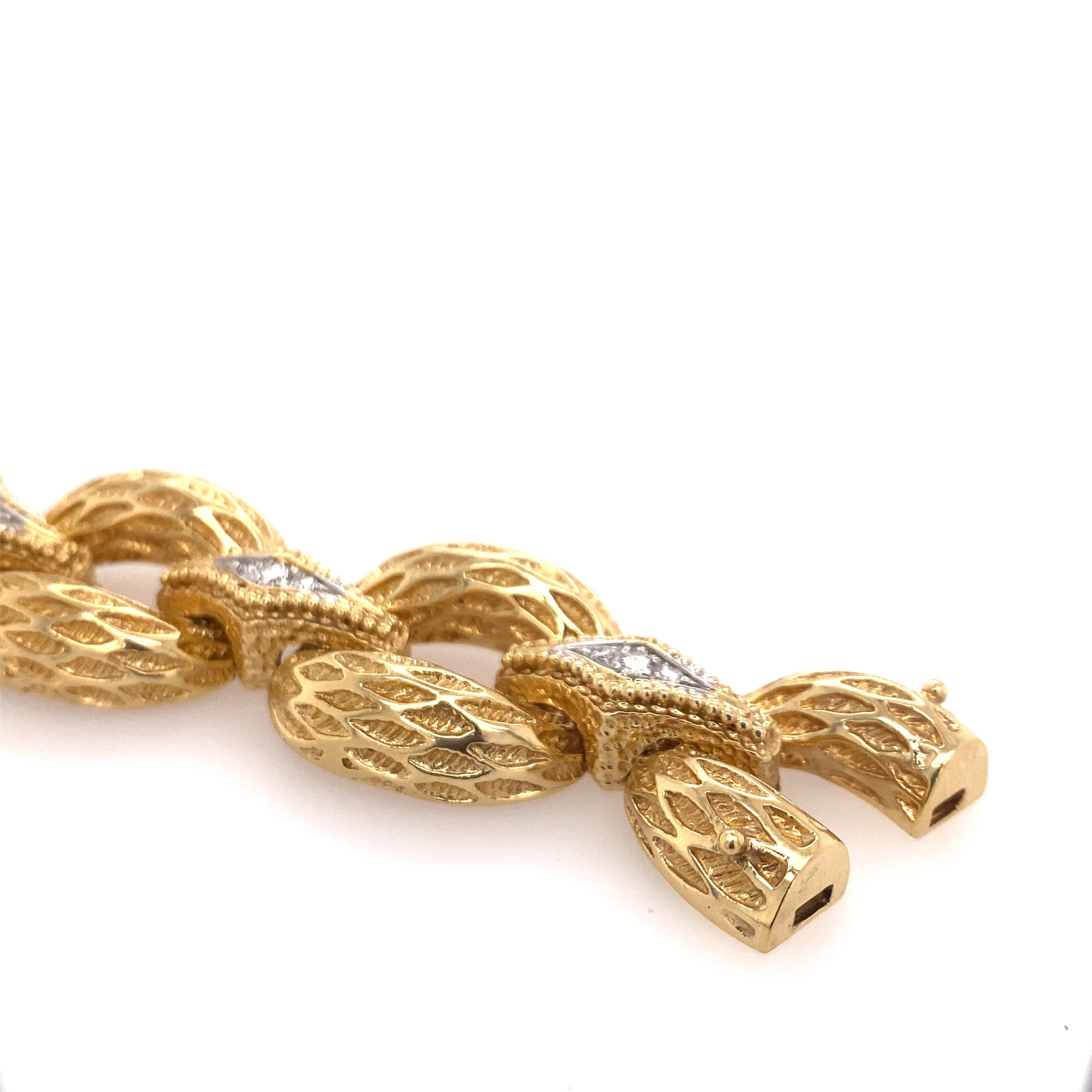 Women's 18k Gold and Diamond Link Bracelet For Sale