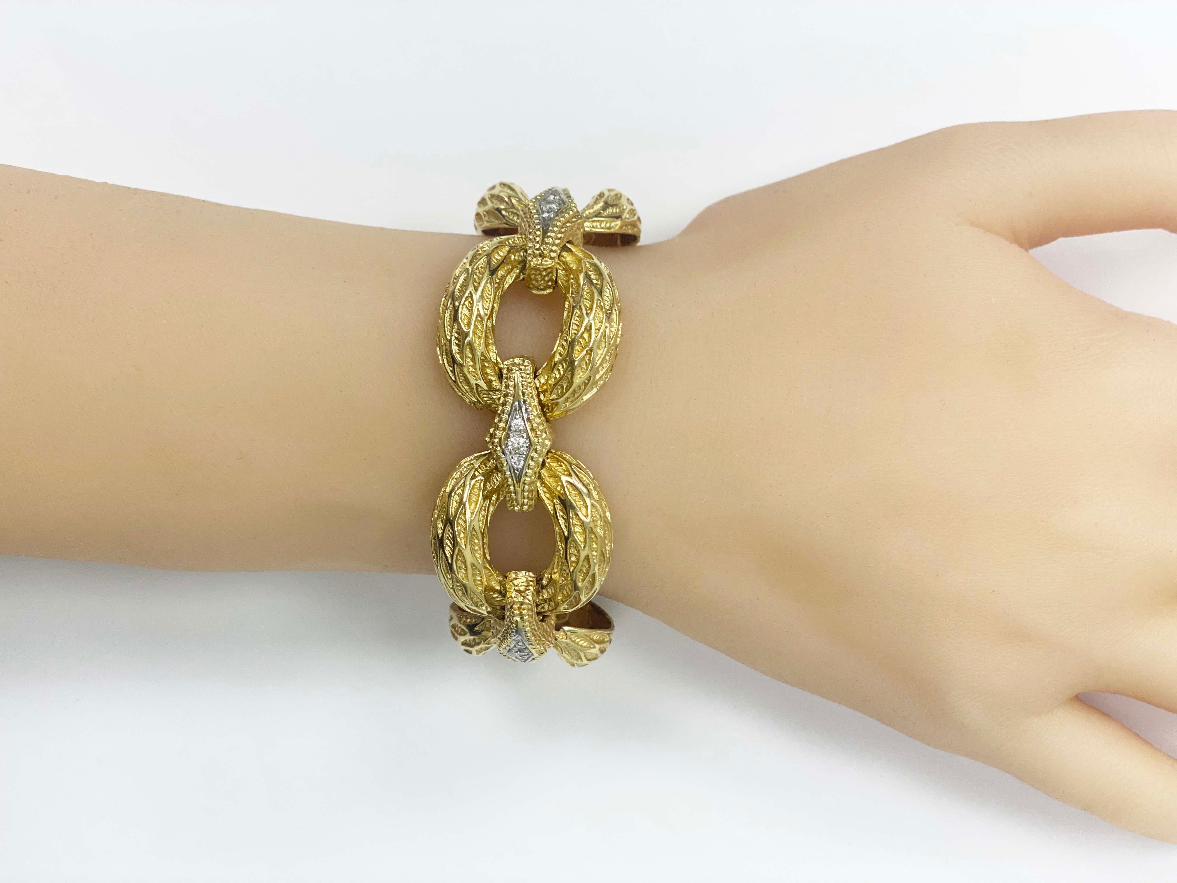 18k Gold and Diamond Link Bracelet For Sale 2