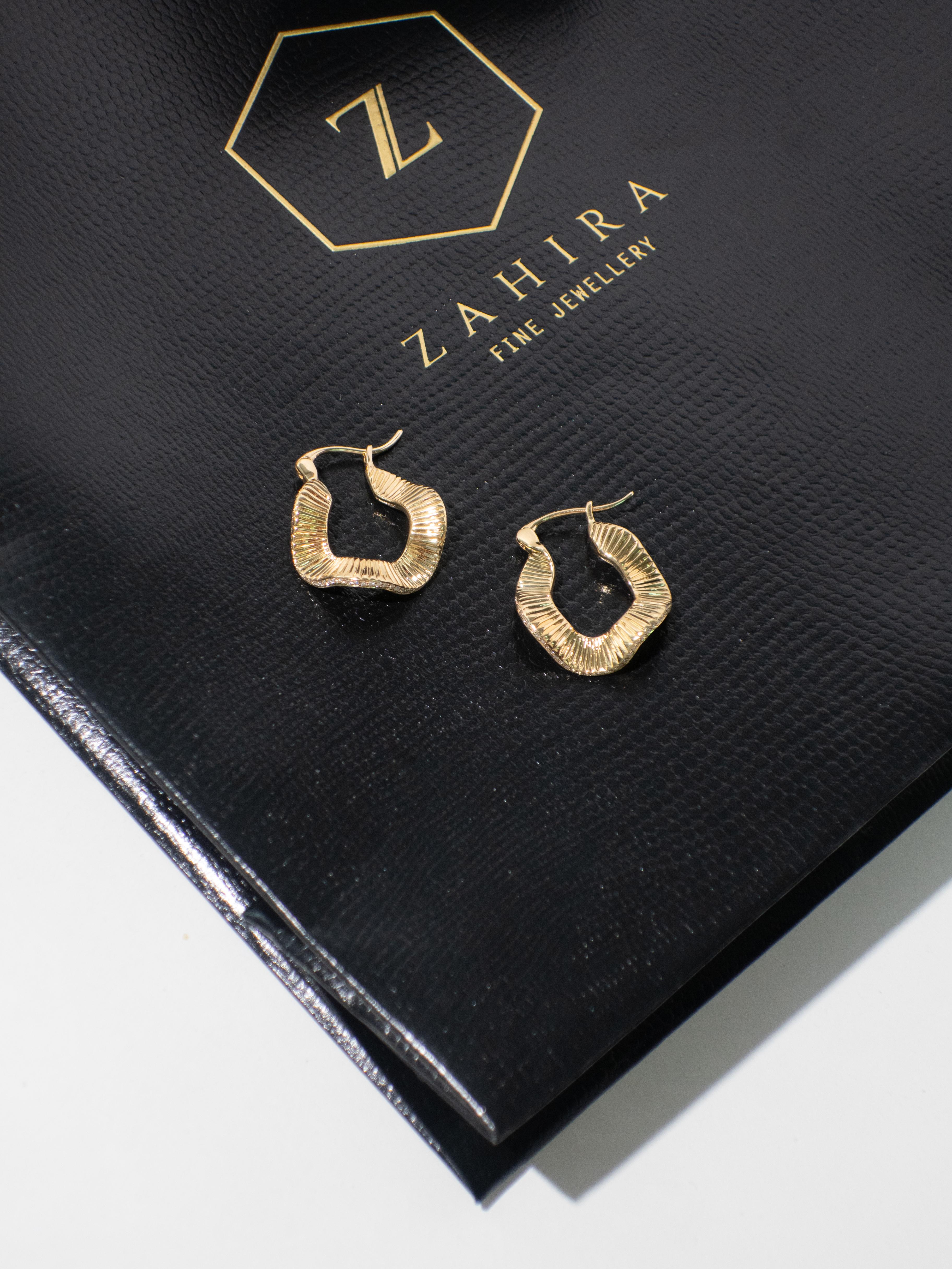 De las mujeres Pendientes Ondulados de Oro de 18k y Diamantes en venta