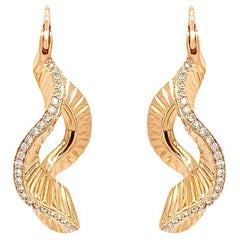 Pendientes Ondulados de Oro de 18k y Diamantes